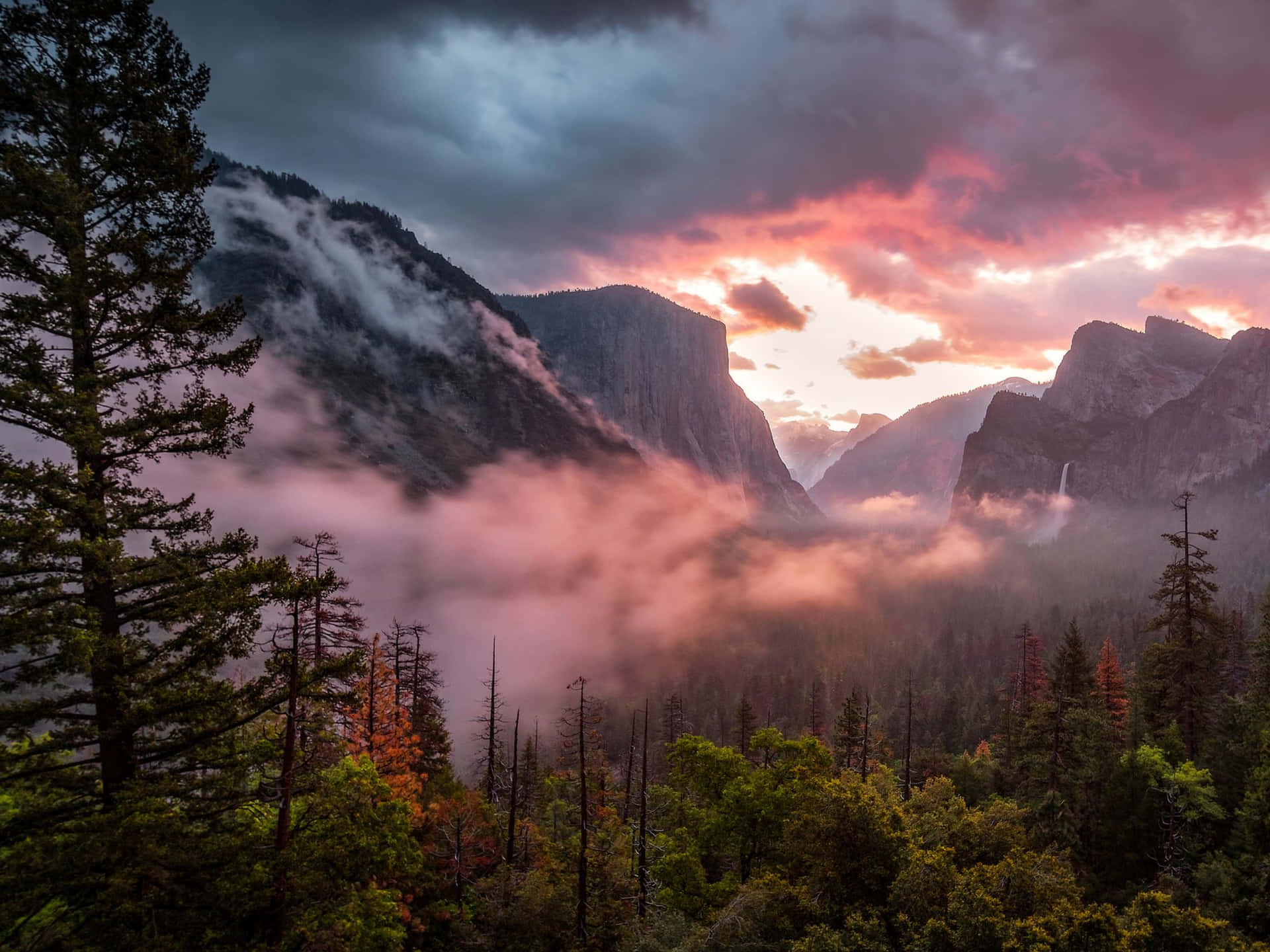 El Capitan Misty Yosemite Valley