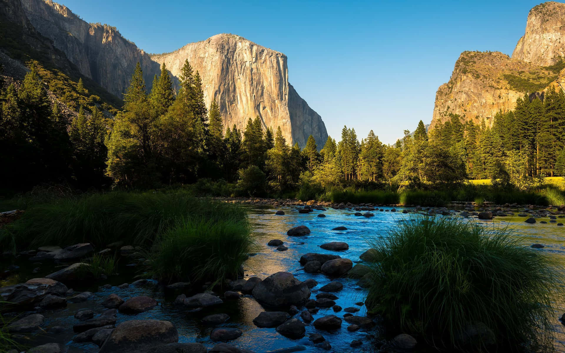 El Capitan Reservoir Clear Lake Background