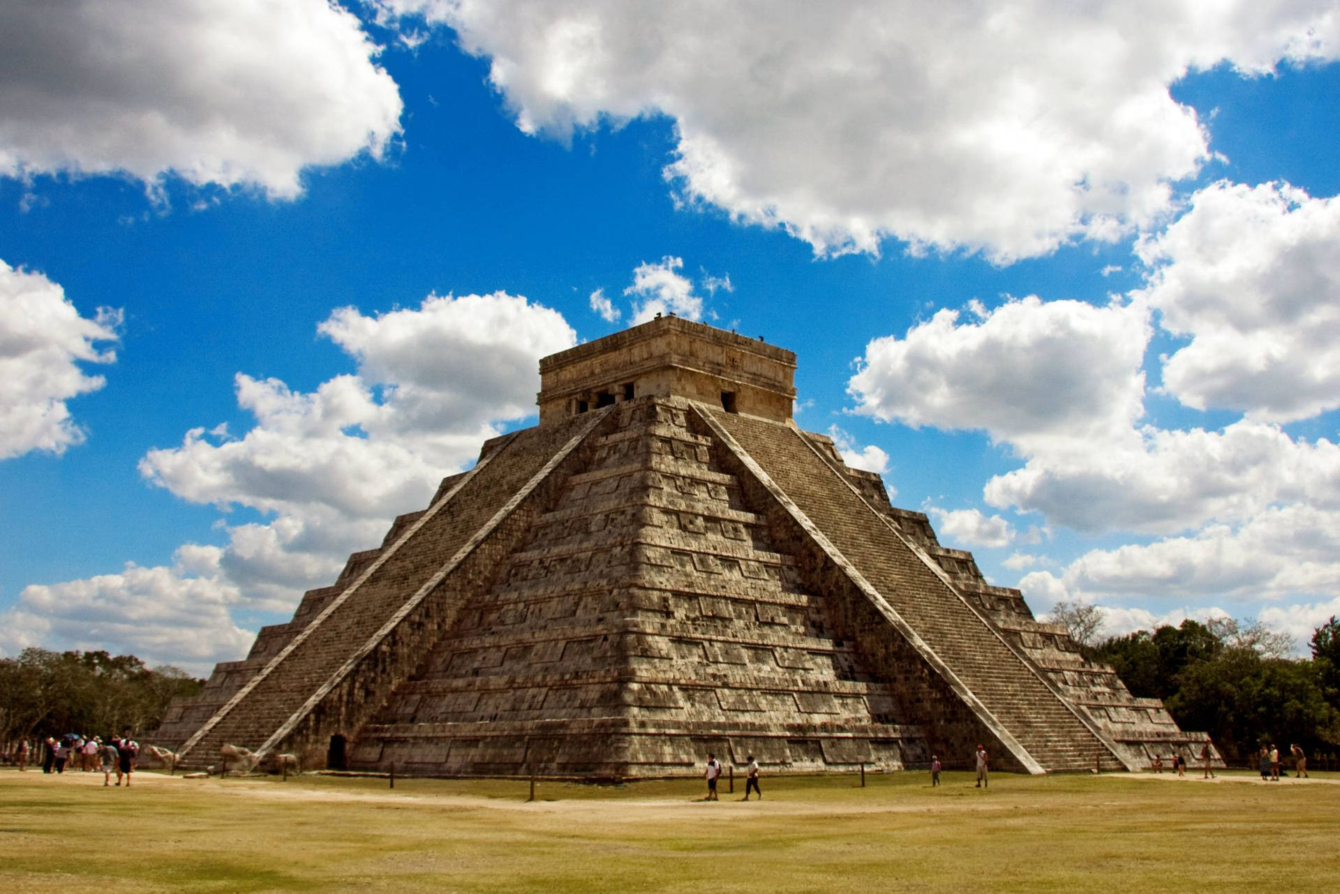 El Castillo Chichen Itza Pyramid Background