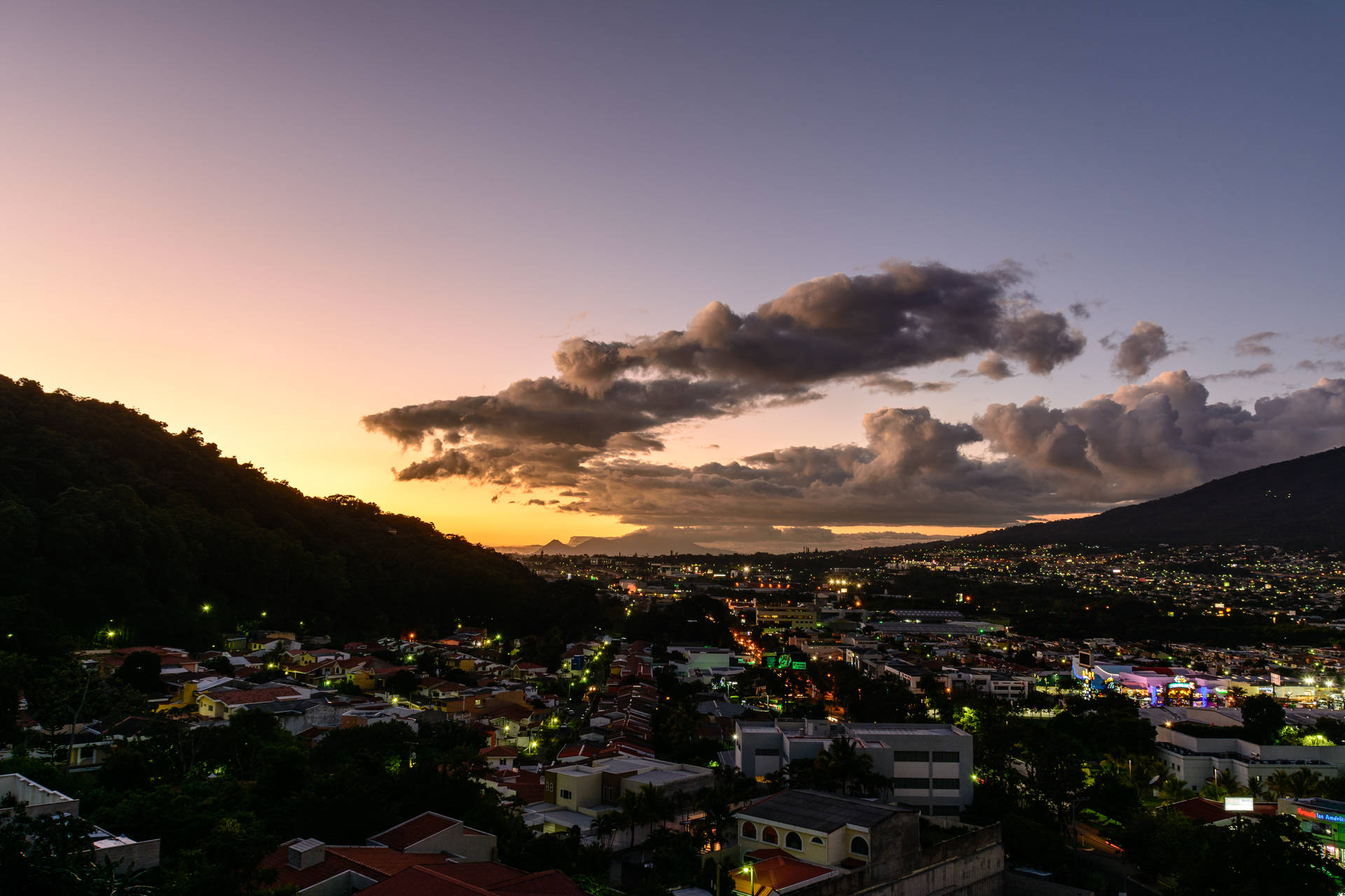 El Salvador Capital City Background