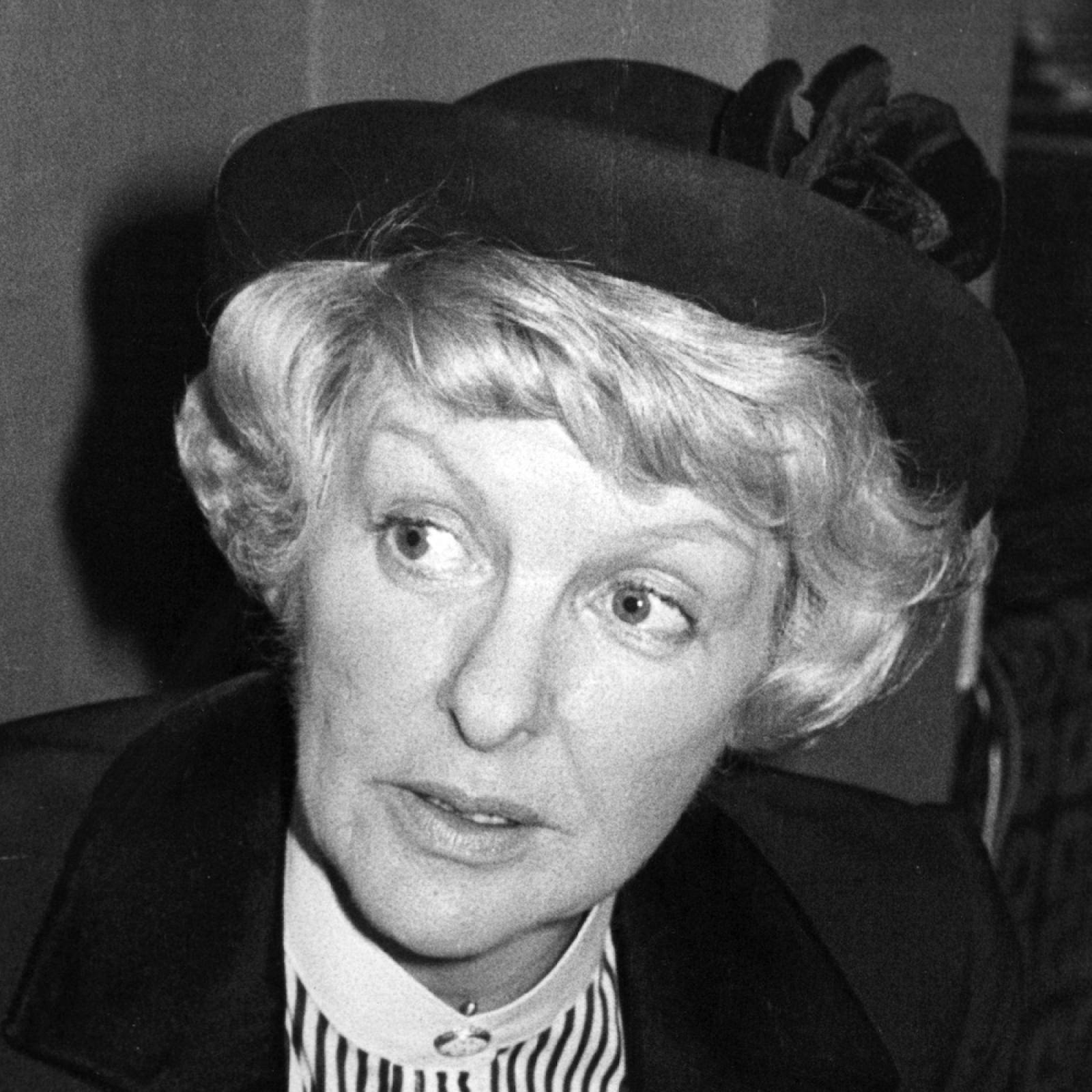 Elaine Stritch Black And White Portrait Background