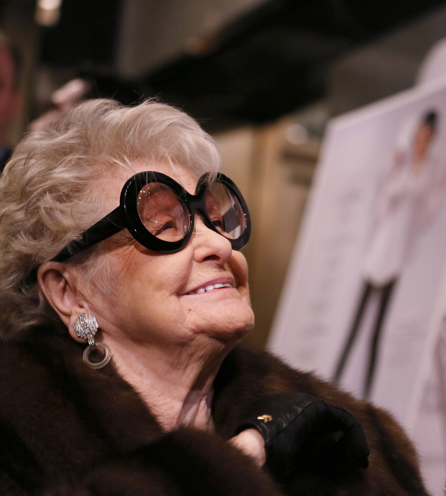 Elaine Stritch Smiling In Sunglasses Background