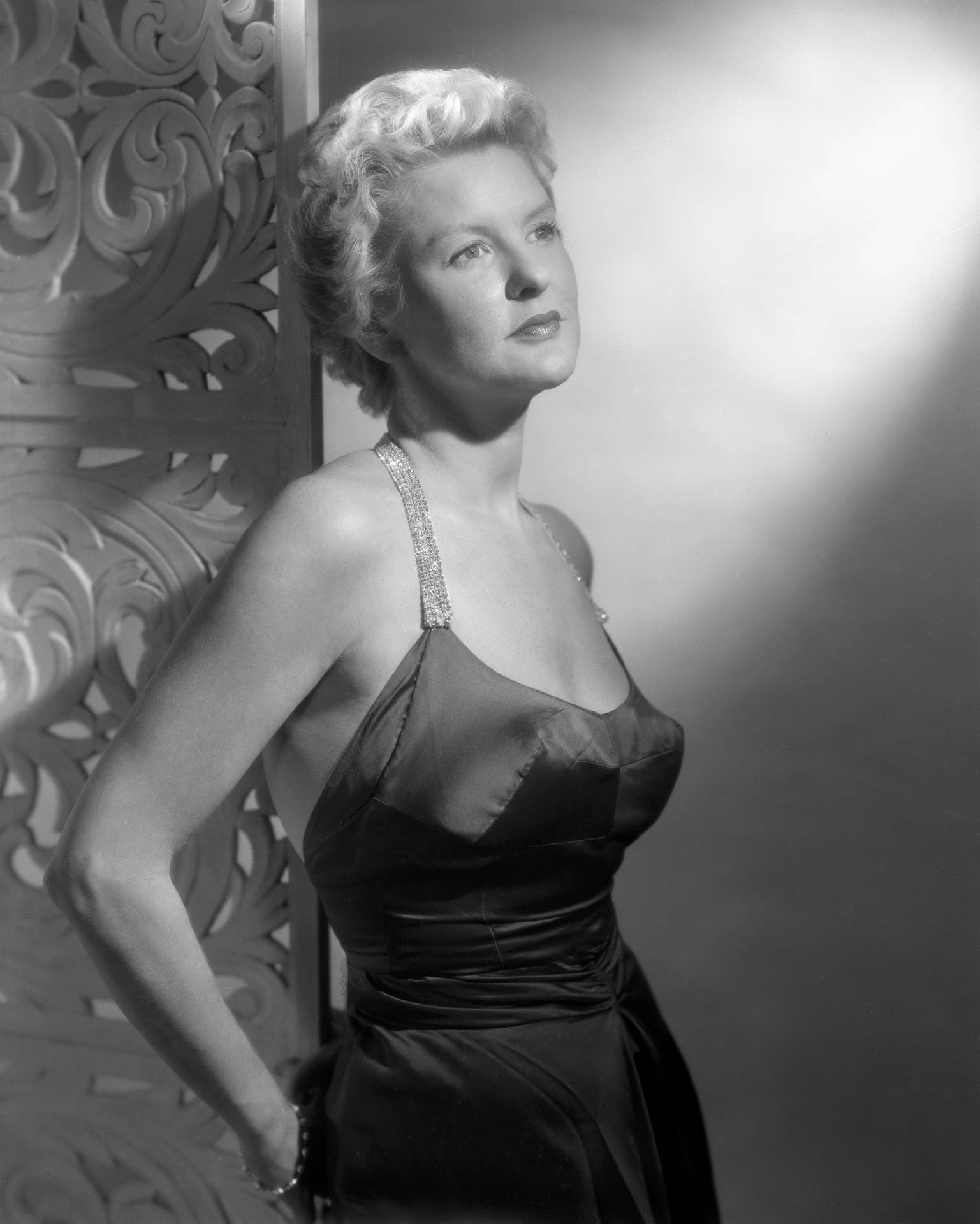 Elaine Stritch Vintage Portrait In Low Dress Background