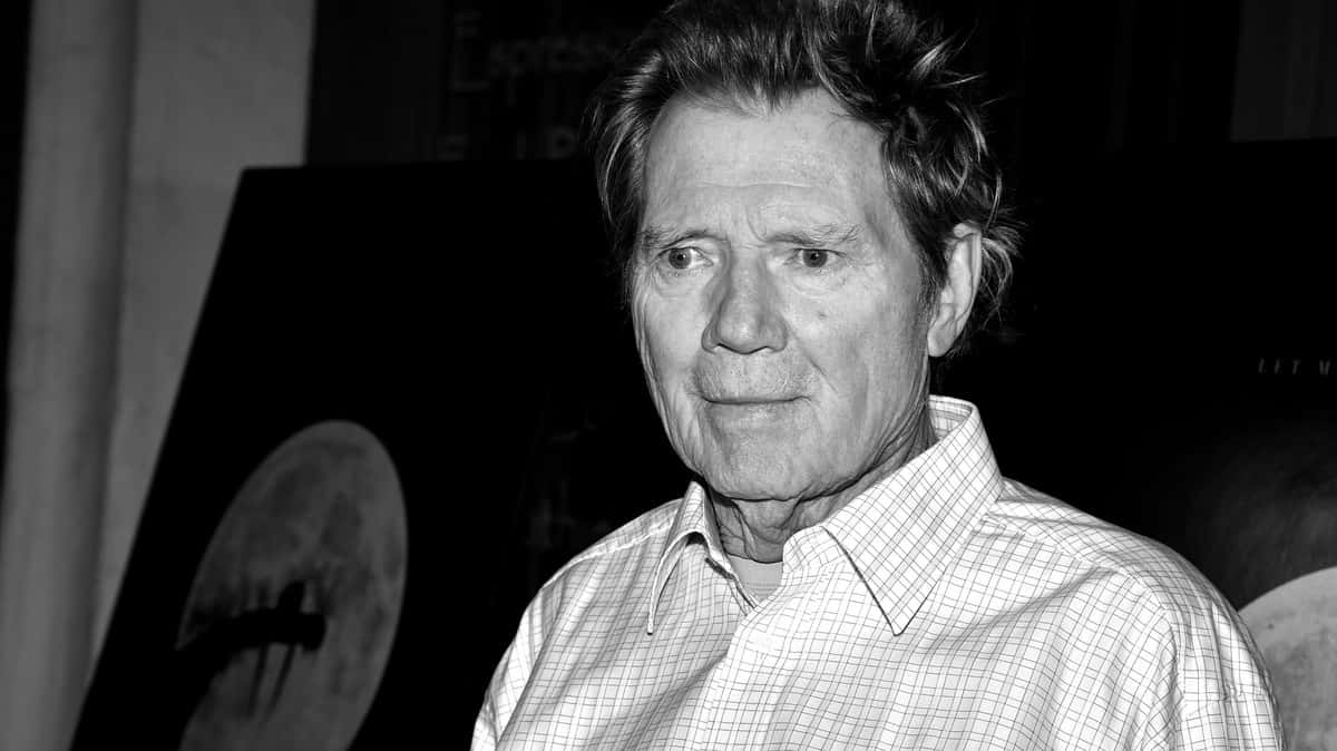 Elderly Manin Checkered Shirt Background