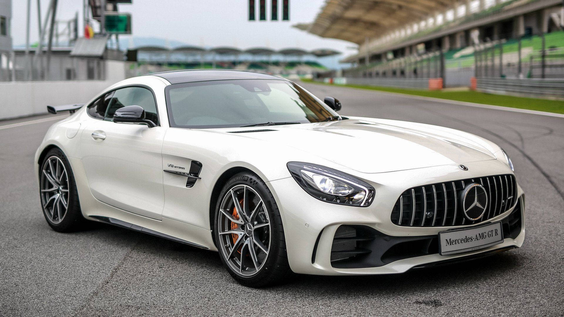 Elegance Combined With High-performance - 2017 Mercedes Amg Gtr