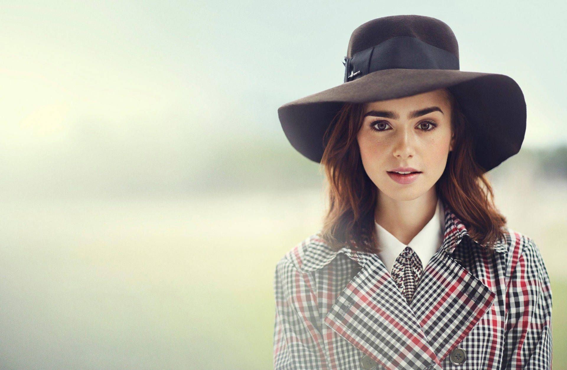Elegant Actress Lily Collins Background