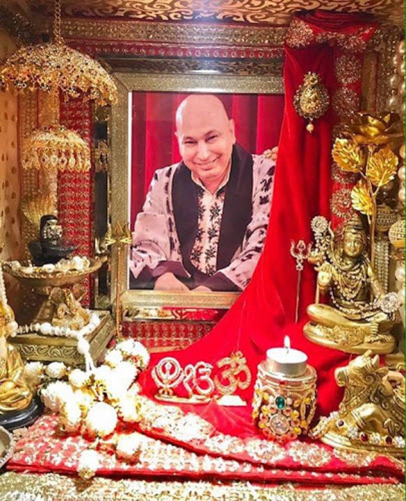 Elegant Altar Of Guru Ji Background
