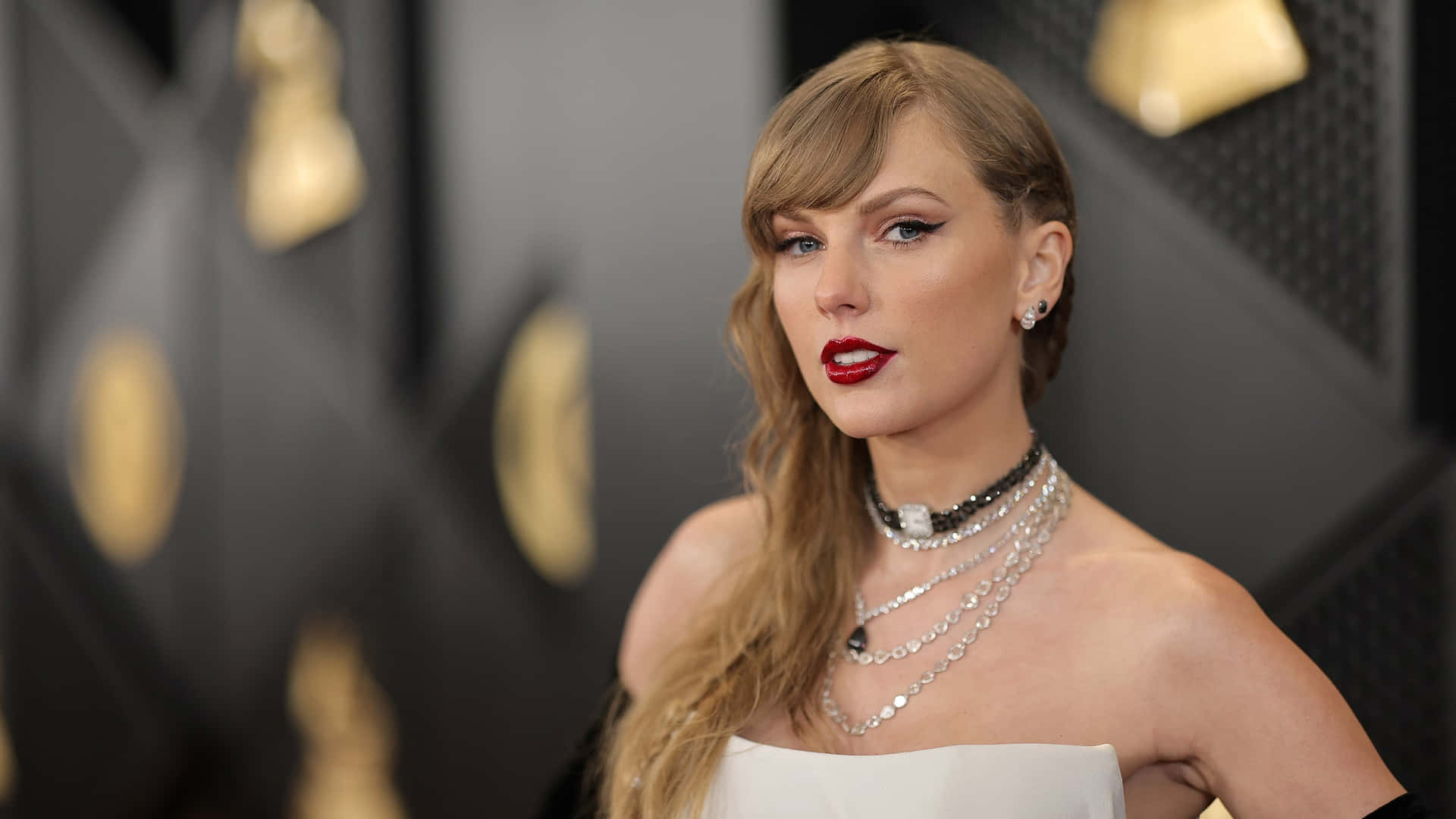 Elegant Celebrity Red Carpet Look Background