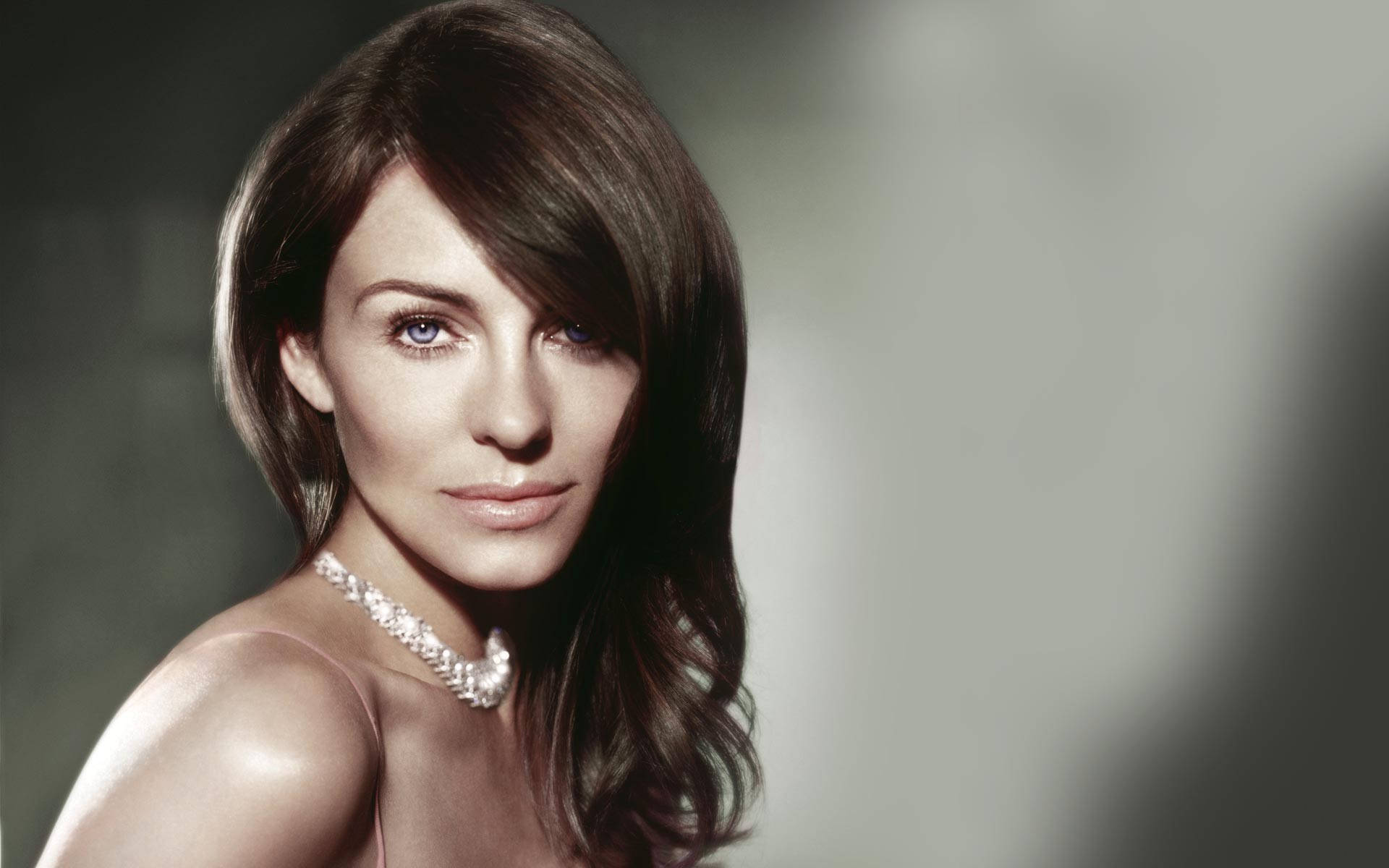 Elegant Elizabeth Hurley Background