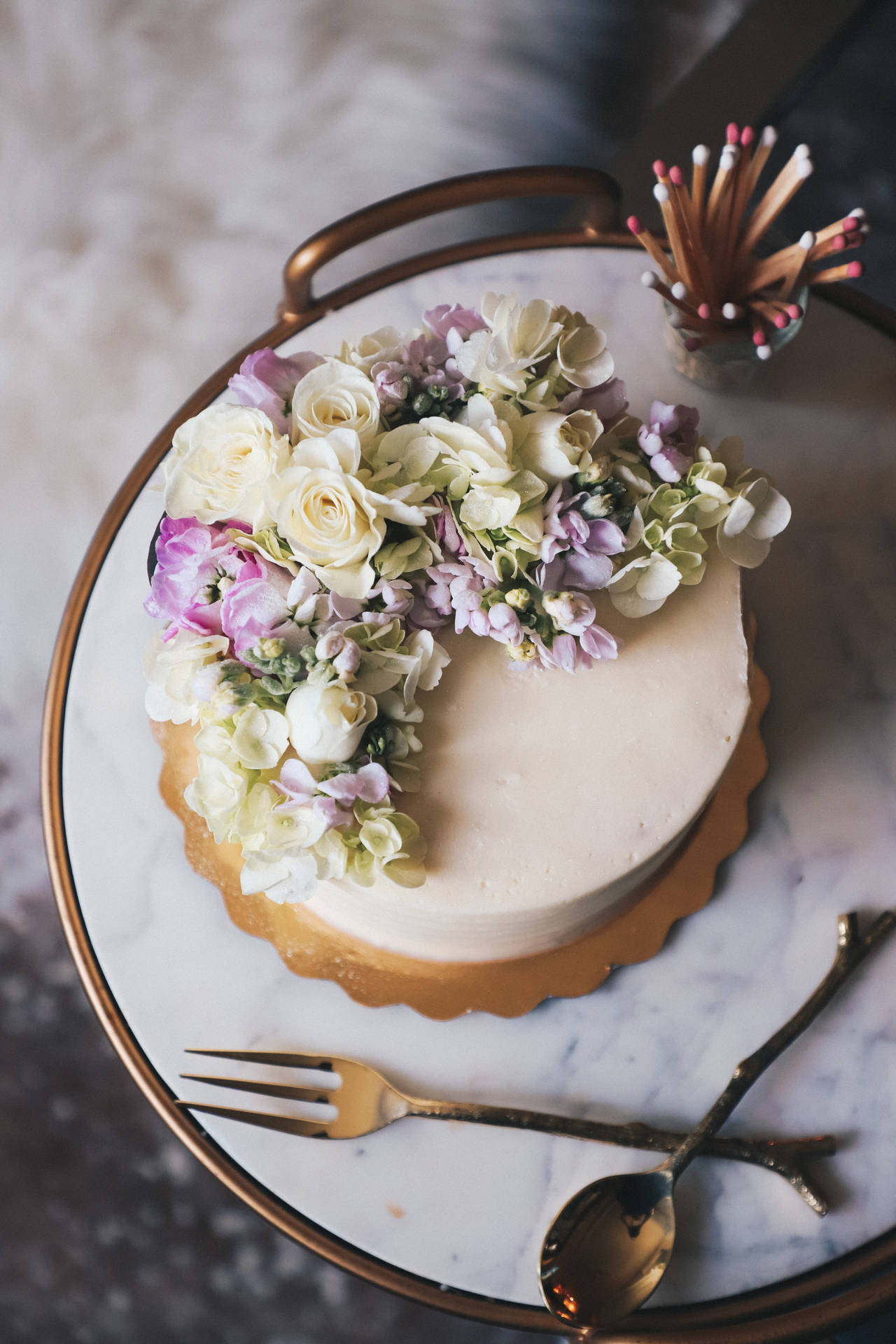 Elegant Floral Wedding Cake Background