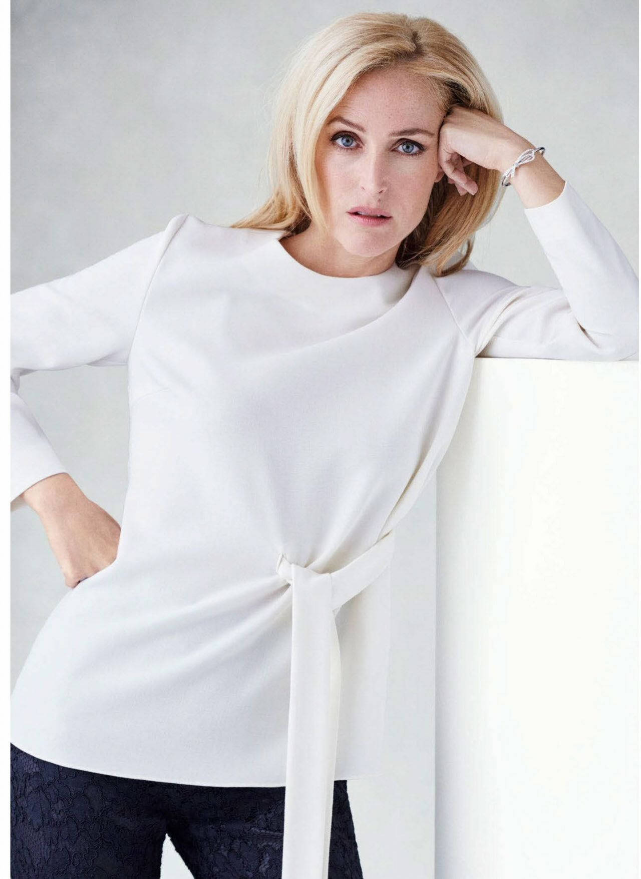 Elegant Gillian Anderson In Harper's Bazaar Magazine