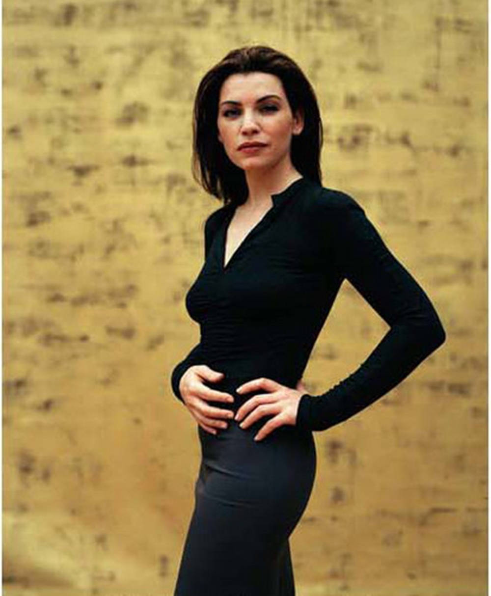 Elegant Julianna Margulies In Black Dress Background