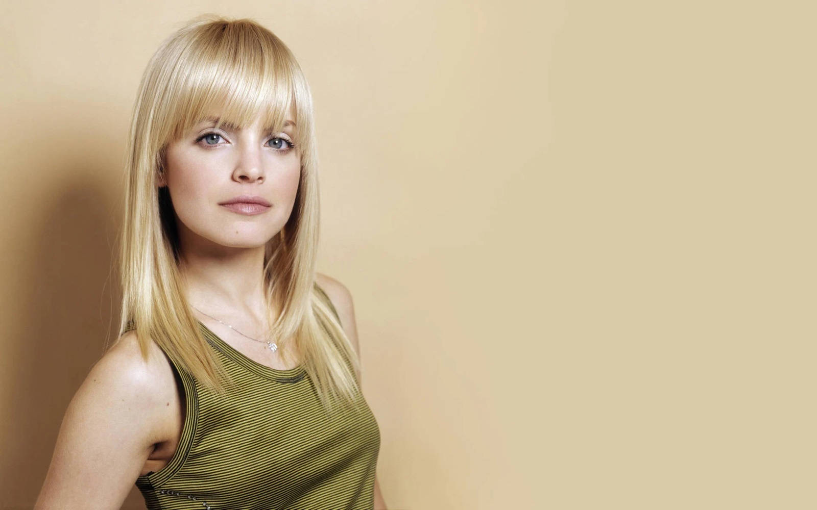 Elegant Mena Suvari In Green Top Background