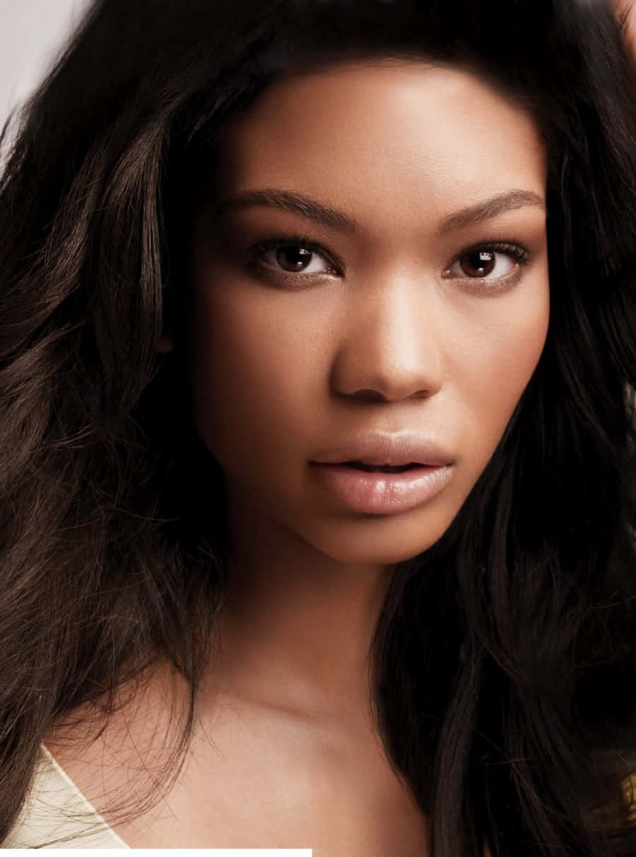 Elegant Portrait Chanel Iman Background