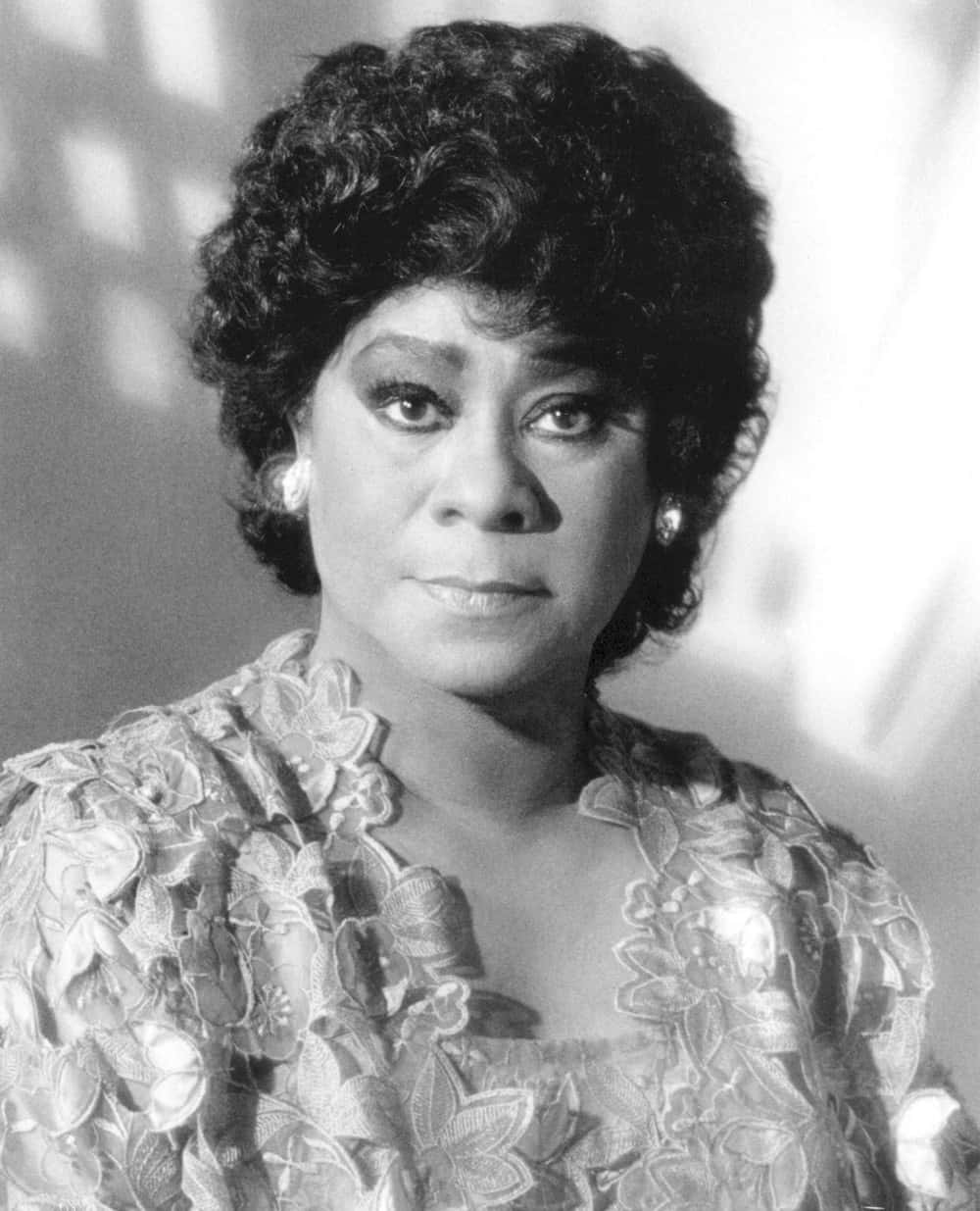 Elegant Portraitof Ruth Brown Background