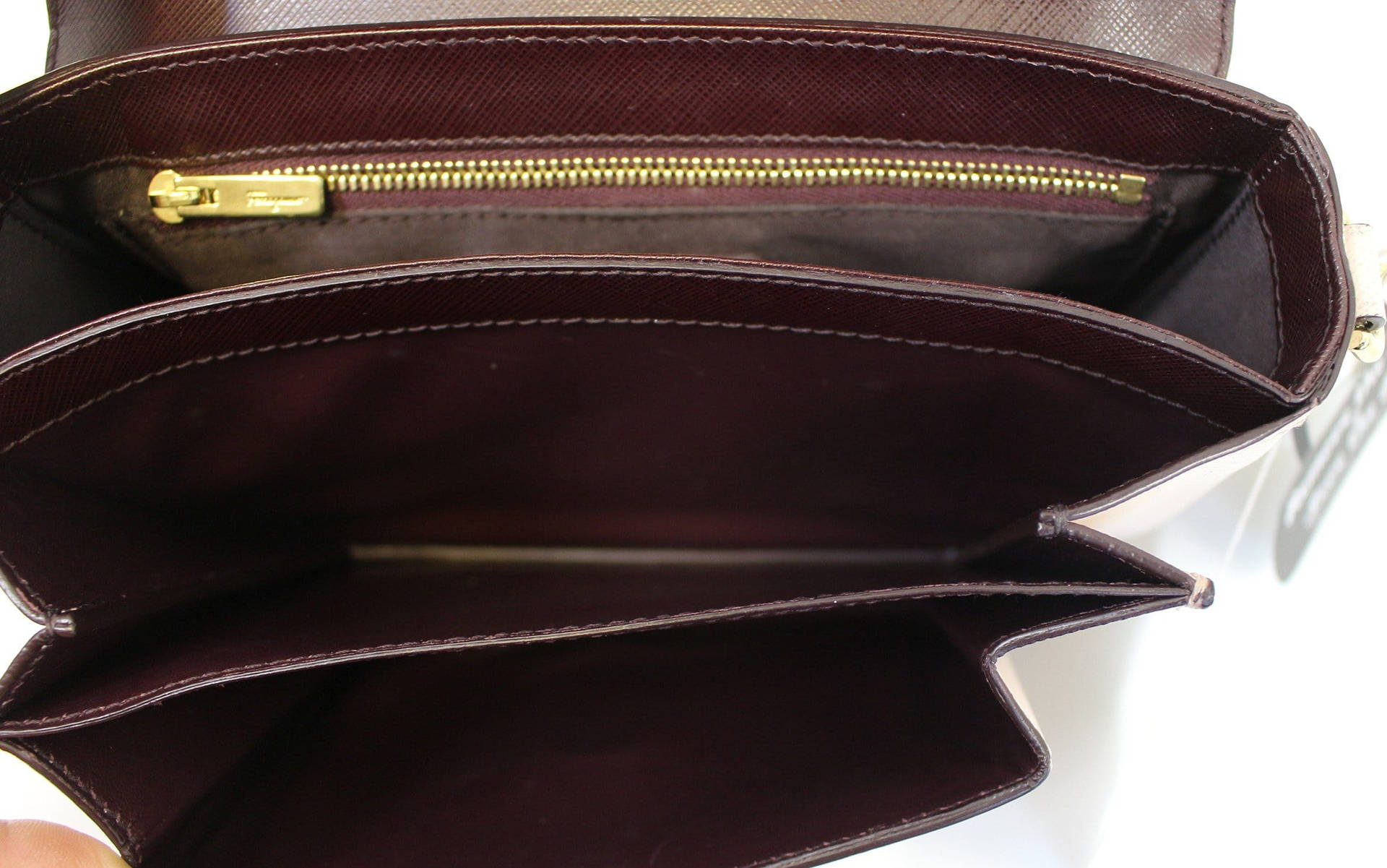 Elegant Salvatore Ferragamo Leather Bag