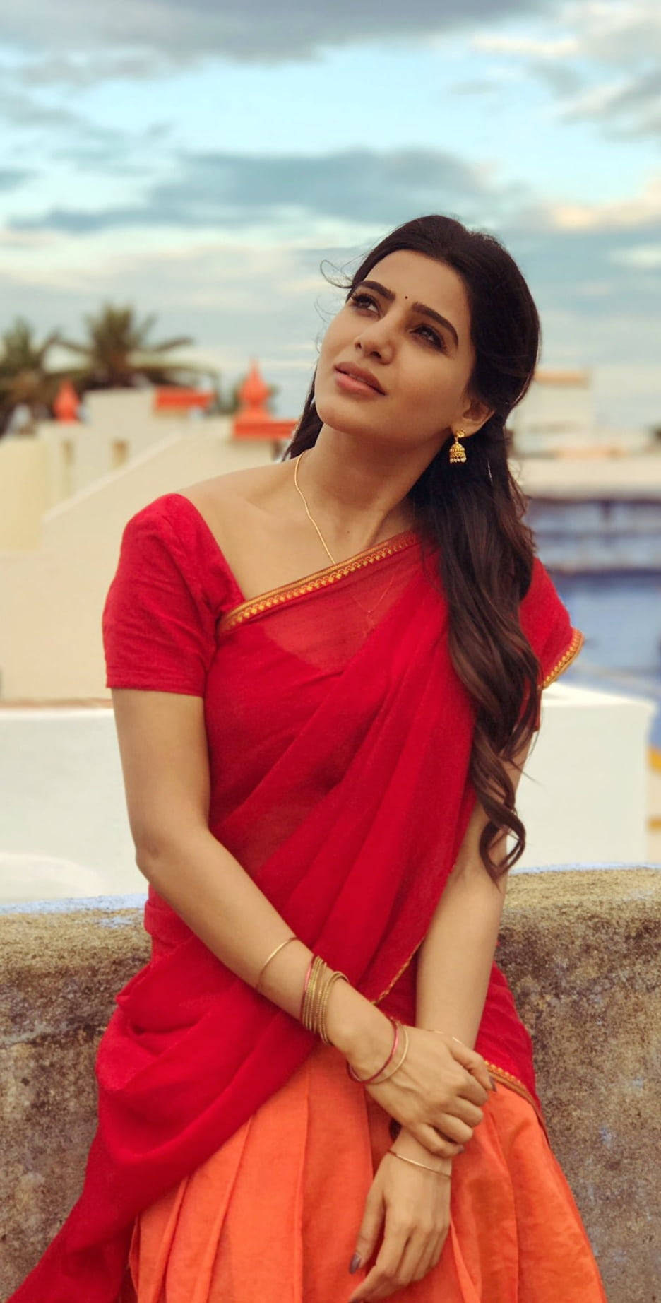 Elegant Samantha In Red Saree Background