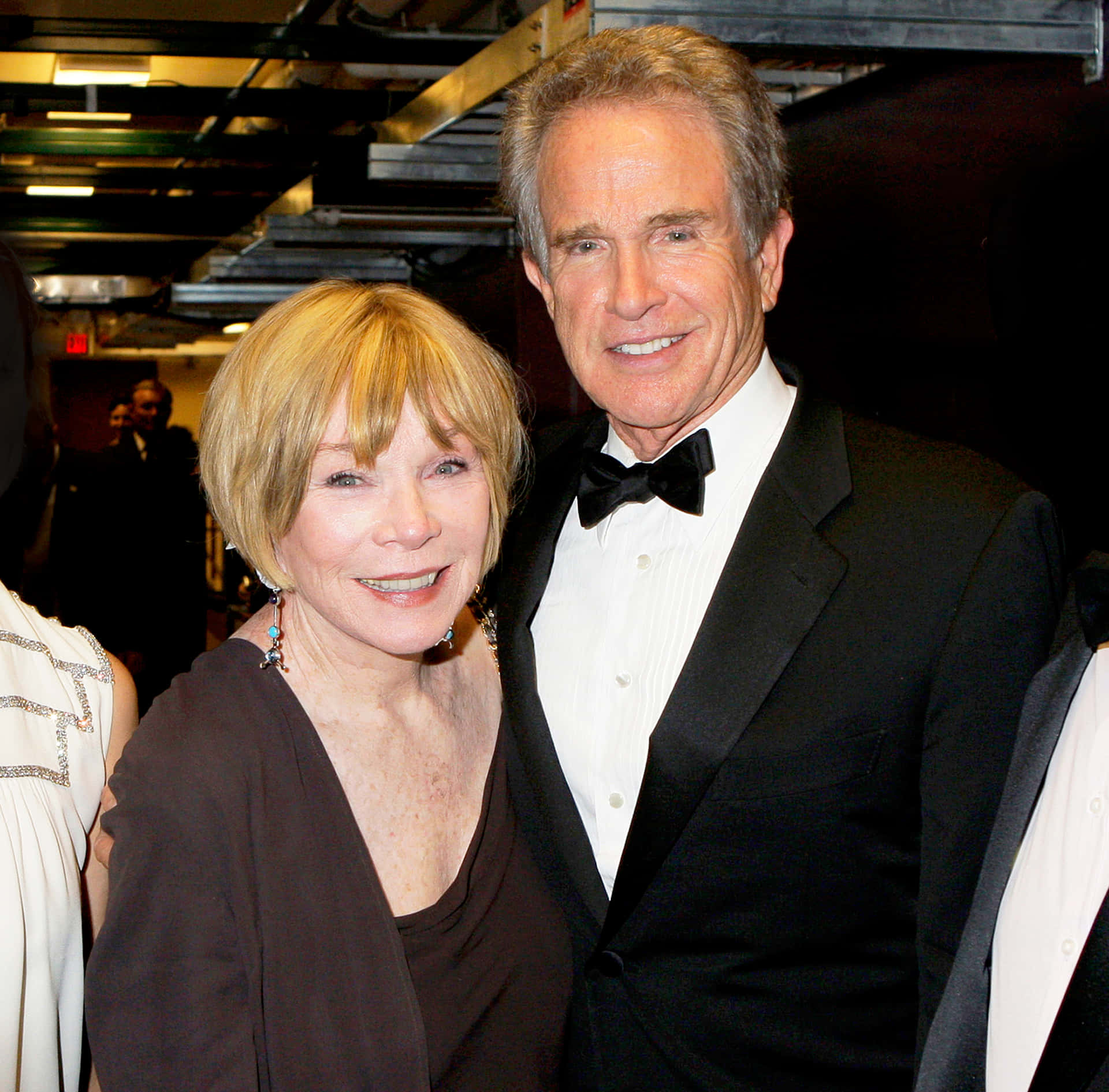 Elegant Shirley Maclaine With Brother Warren Beatty Background