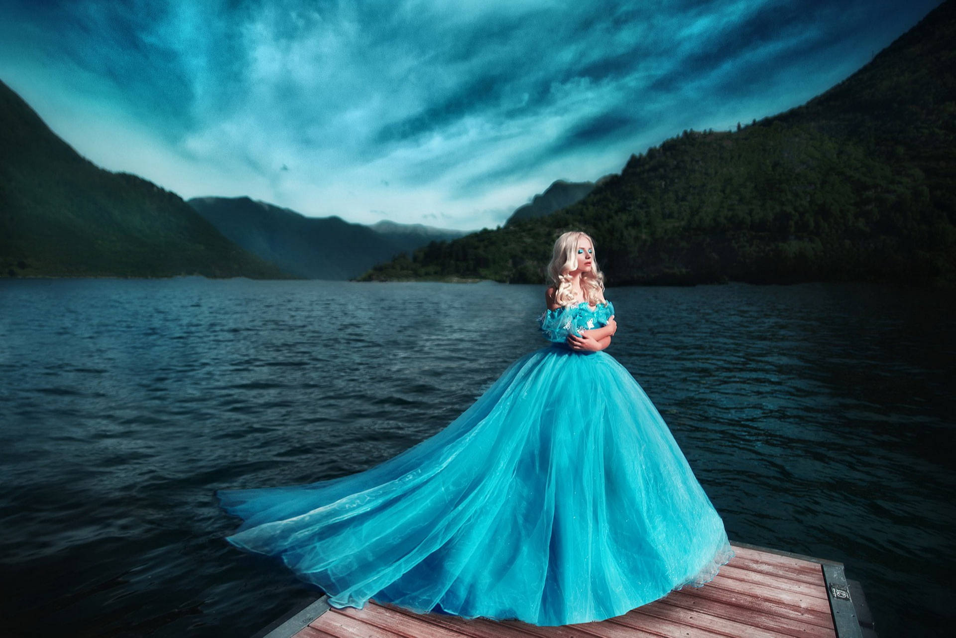 Elegant Turquoise Off-shoulder Tulle Dress Background