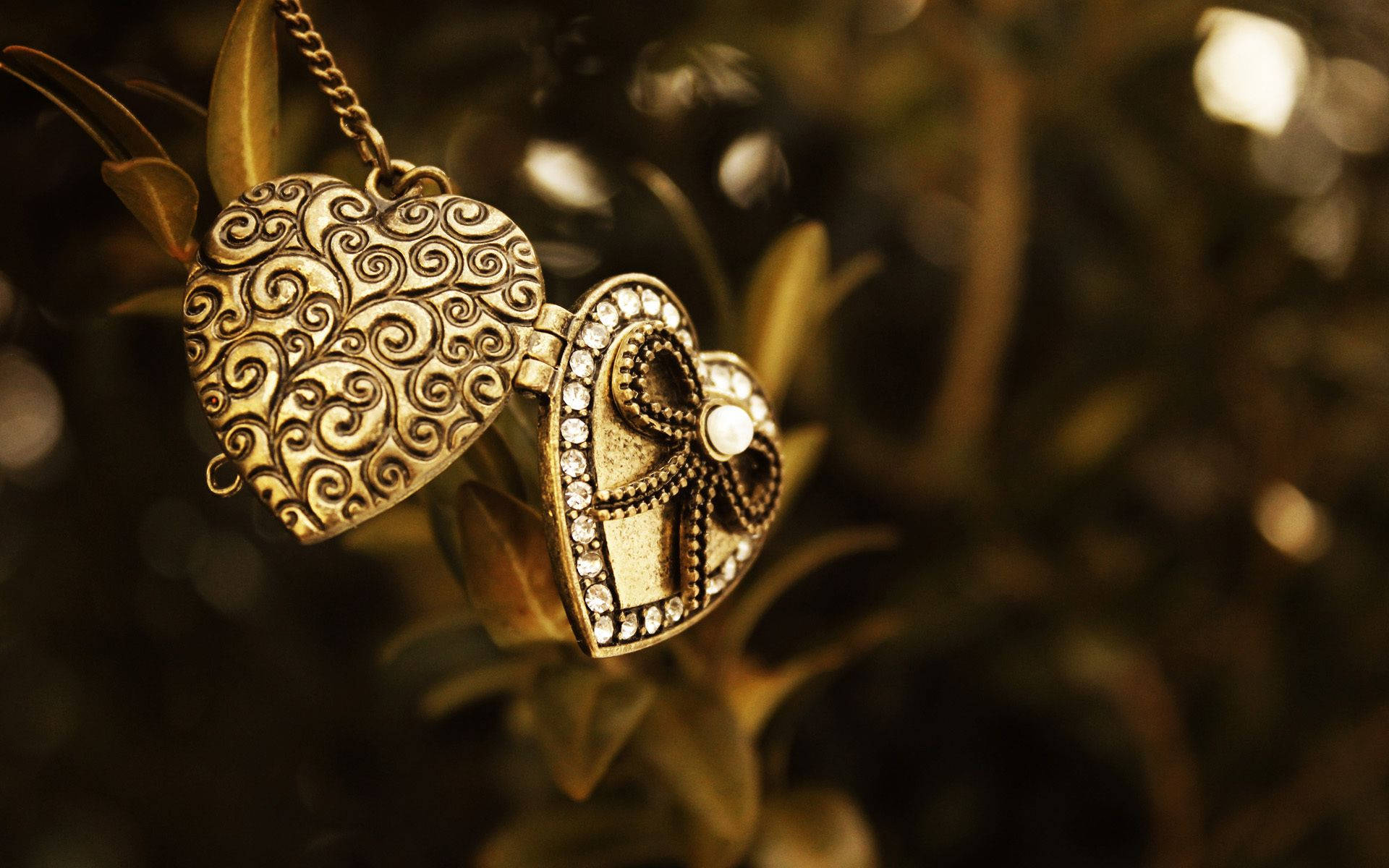Elegantly Detailed Vintage Jewelry Locket Background