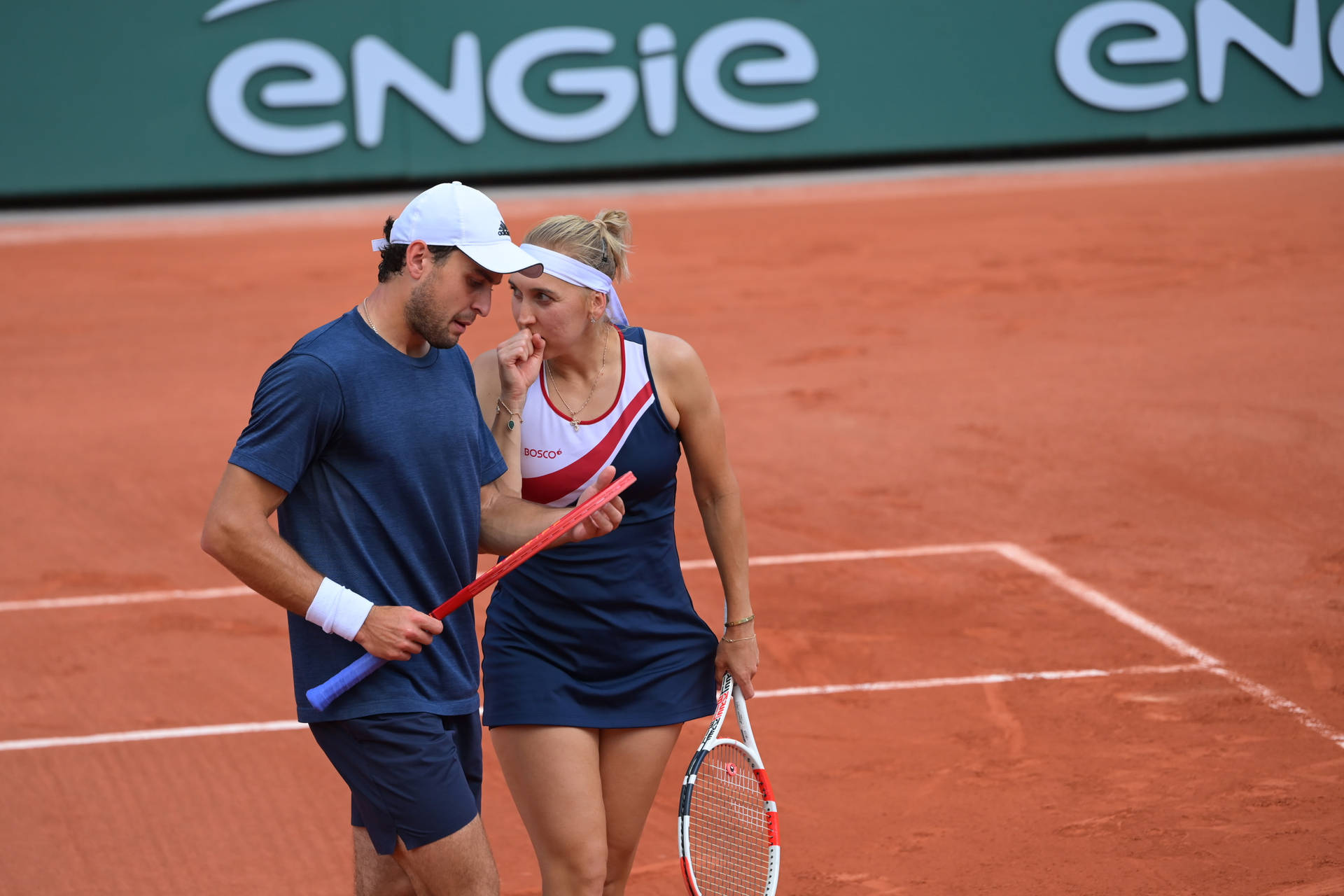 Elena Vesnina Talking To Aslan Karatsev Background