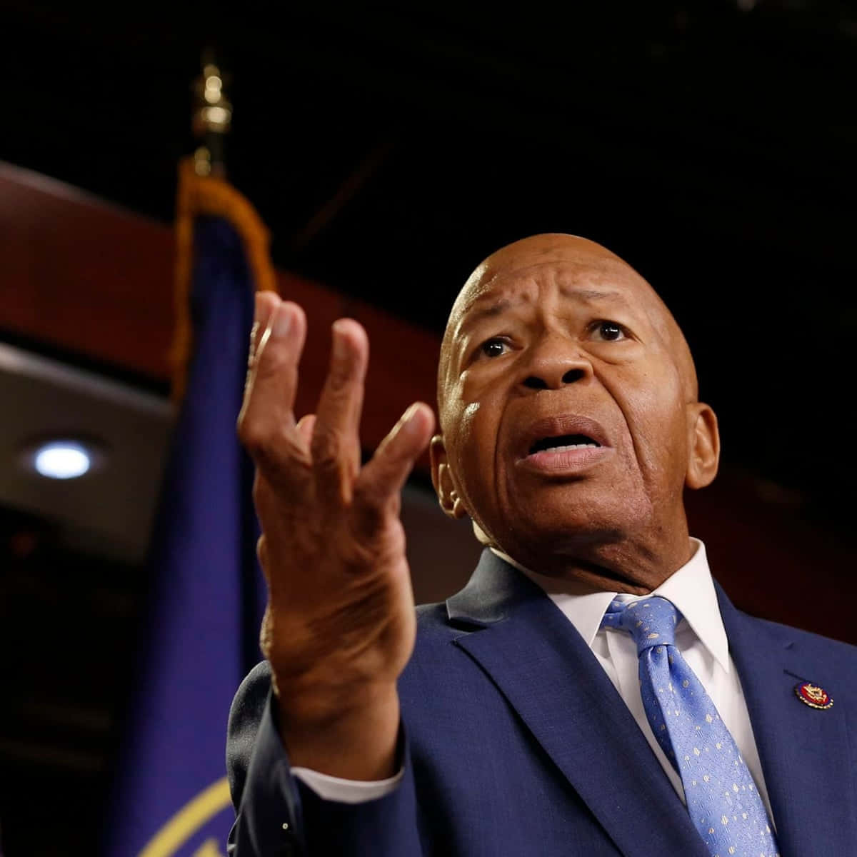 Elijah Cummings Raising His Hand Background