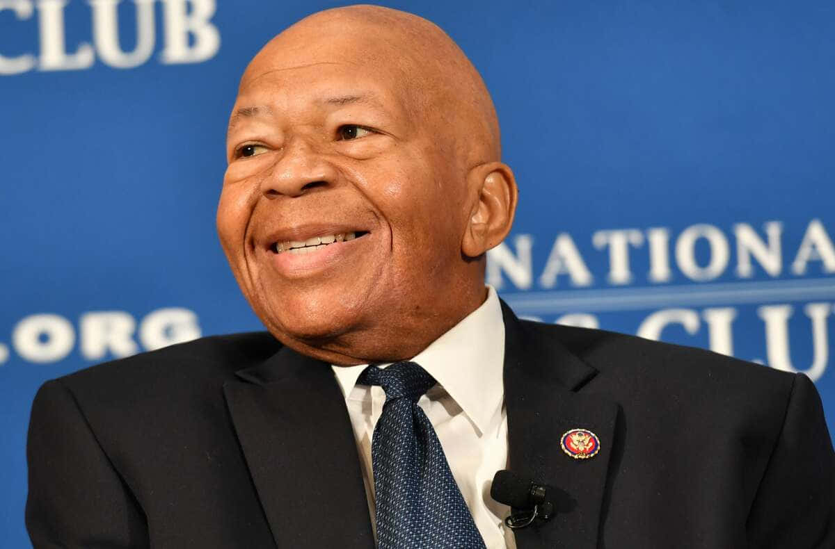 Elijah Cummings Smiling And Looking Happy Background