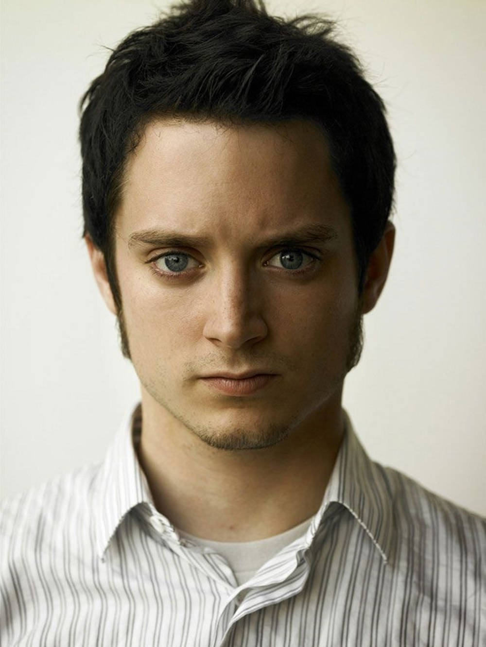 Elijah Wood Fierce Look Background