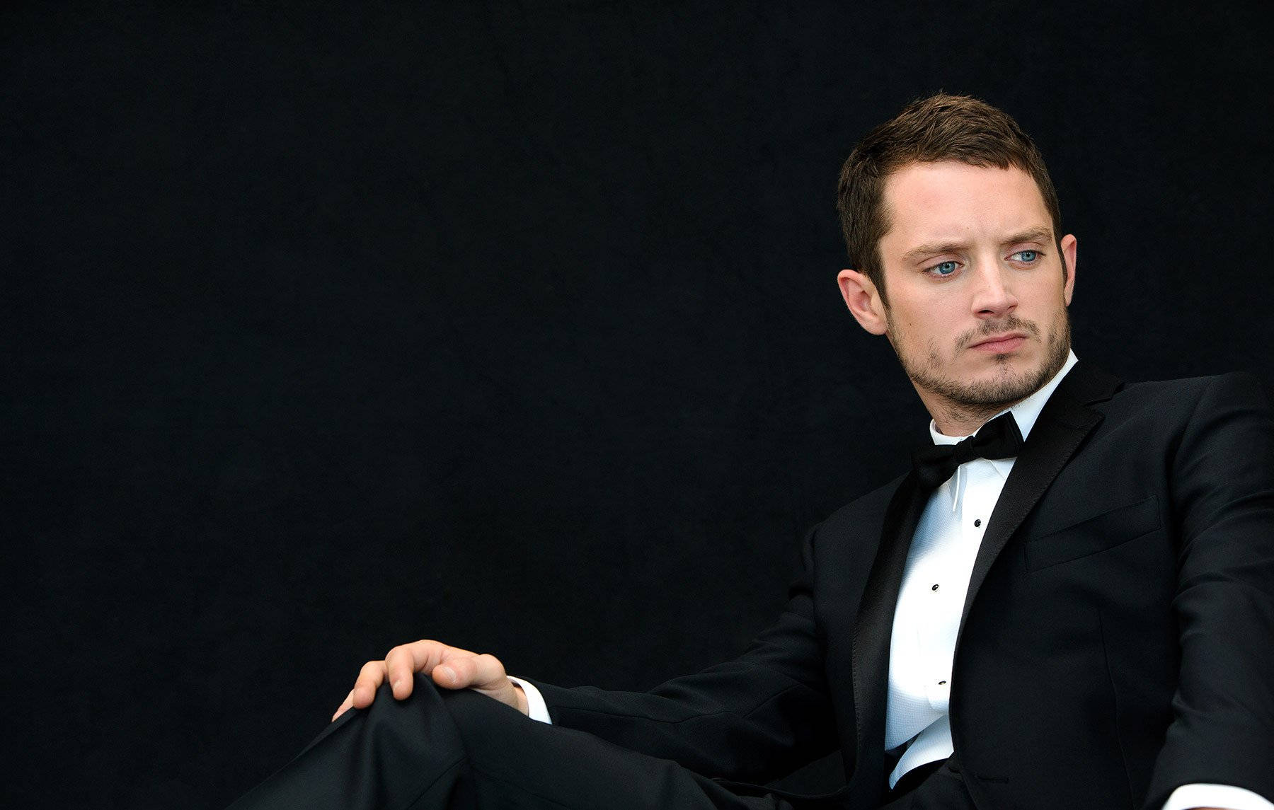 Elijah Wood In An All-black Background