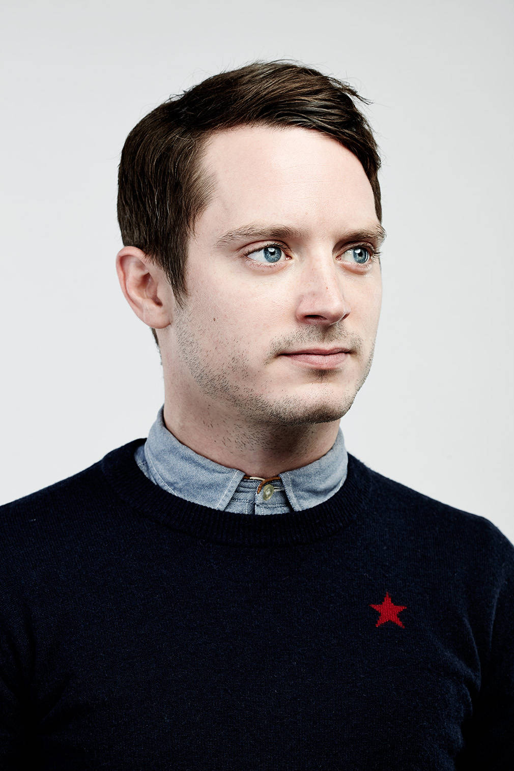 Elijah Wood In Crew Neck Sweater Background