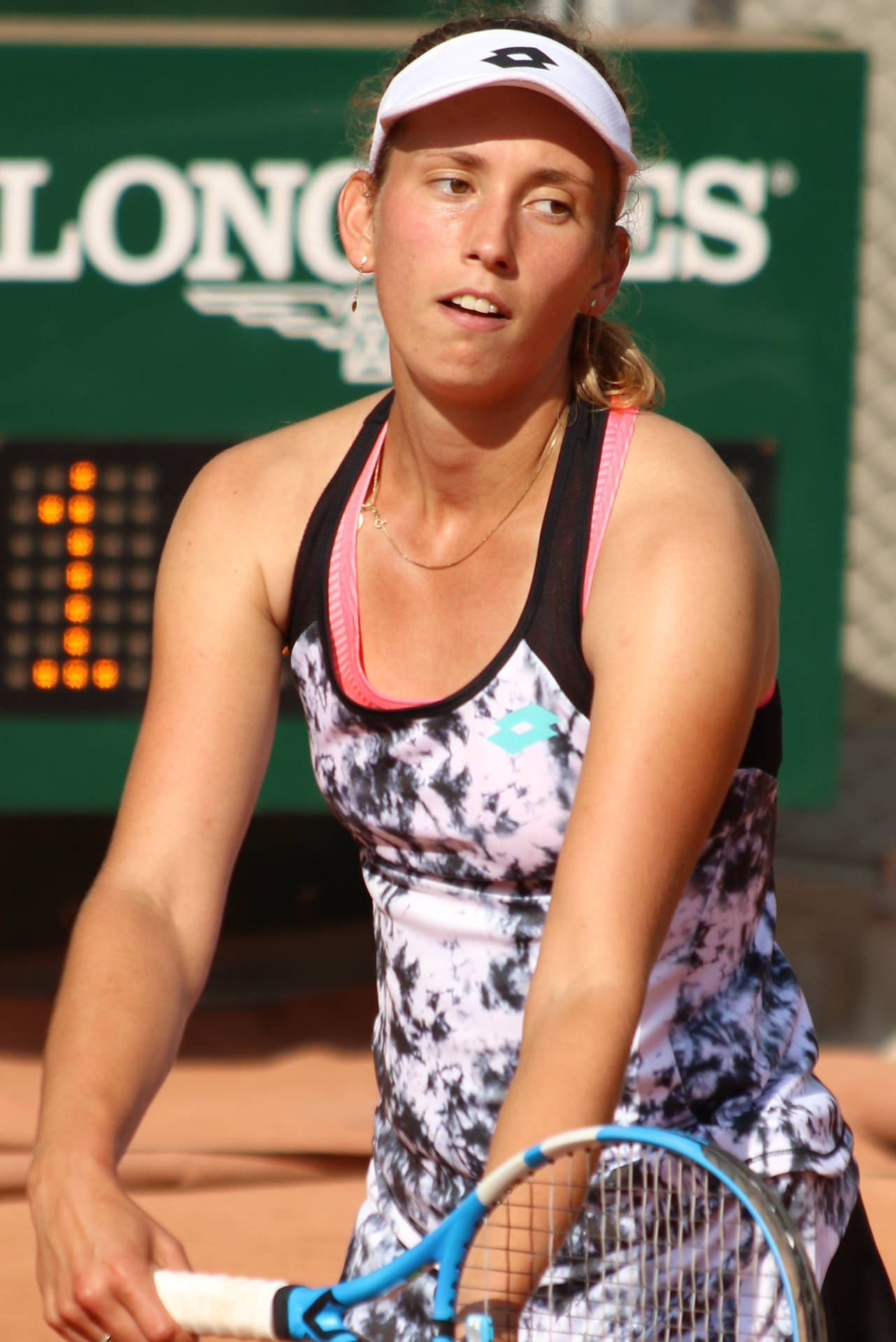 Elise Mertens Serving Position