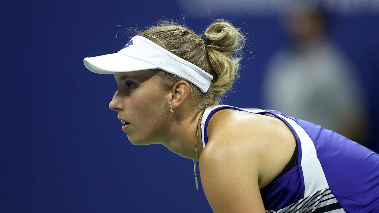 Elise Mertens Side Profile Shot Background