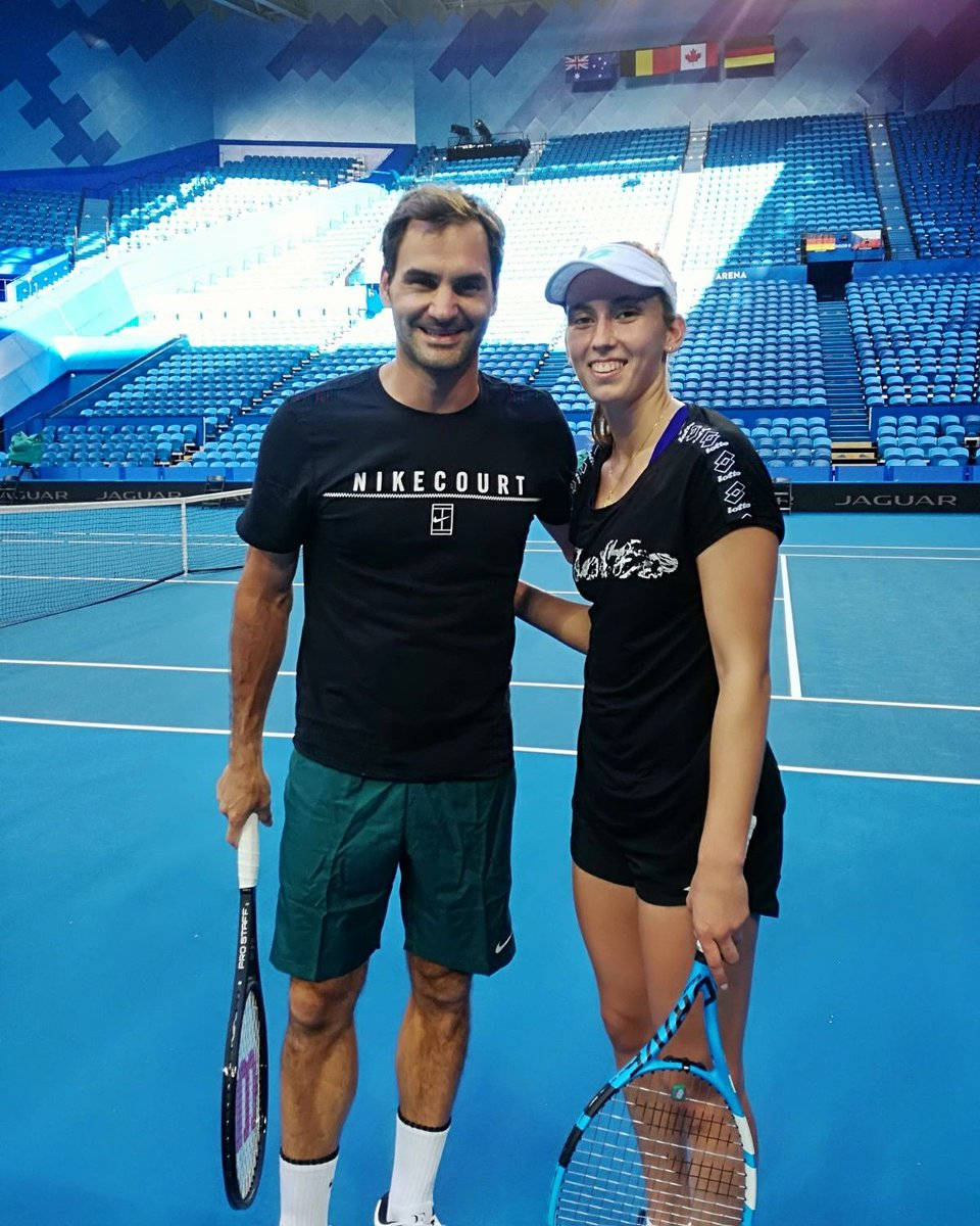 Elise Mertens With Roger Federer Background