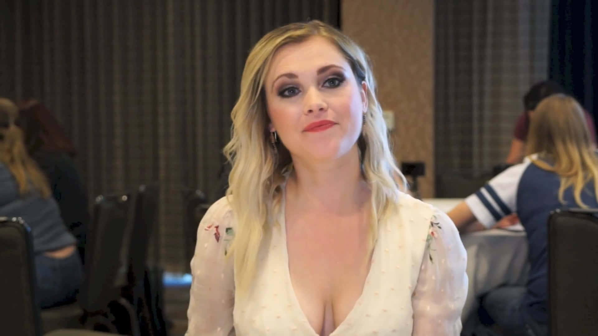 Eliza Taylor Interview Setting