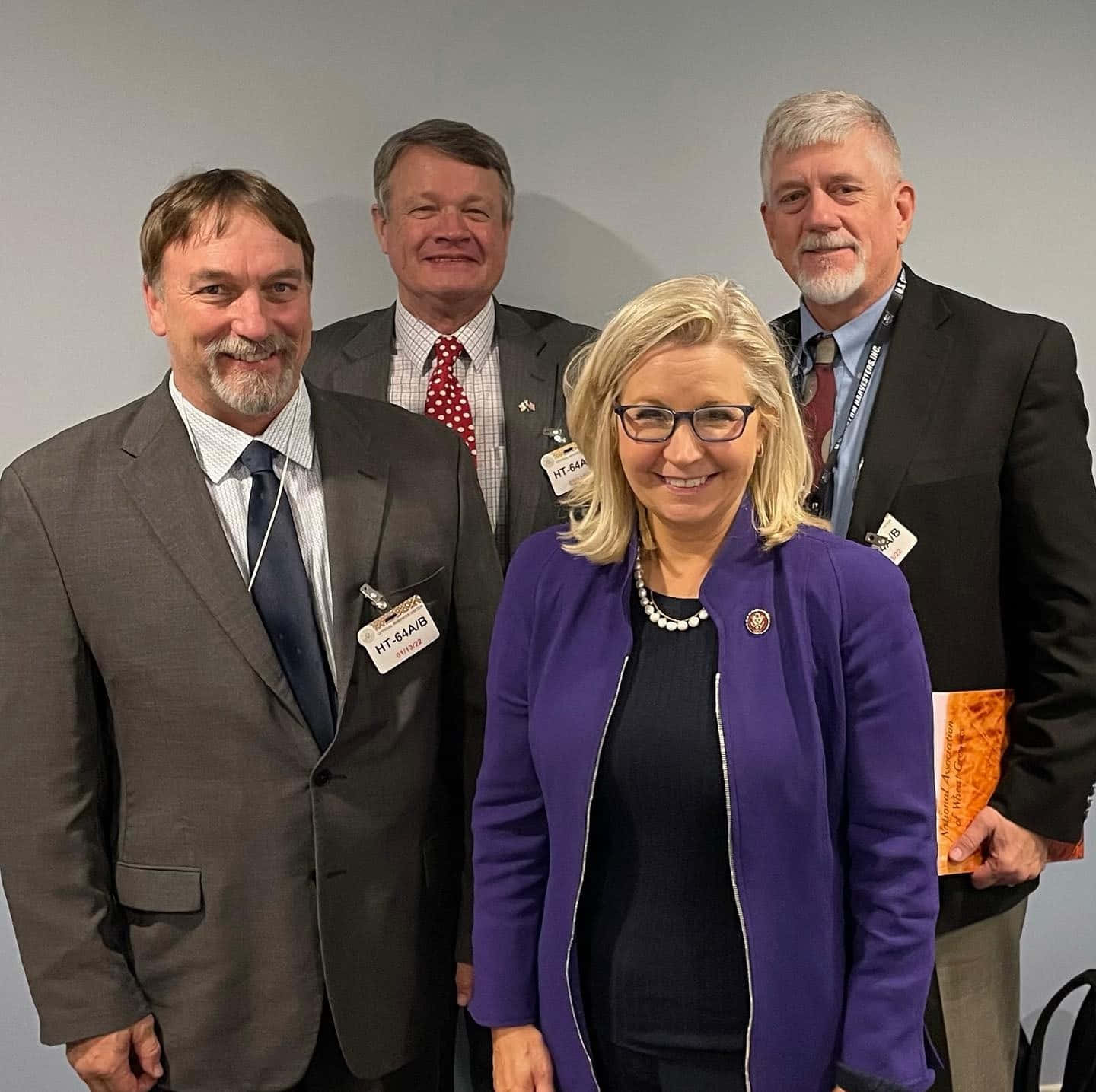 Elizabeth Cheney In A Social Gathering With Guests Background