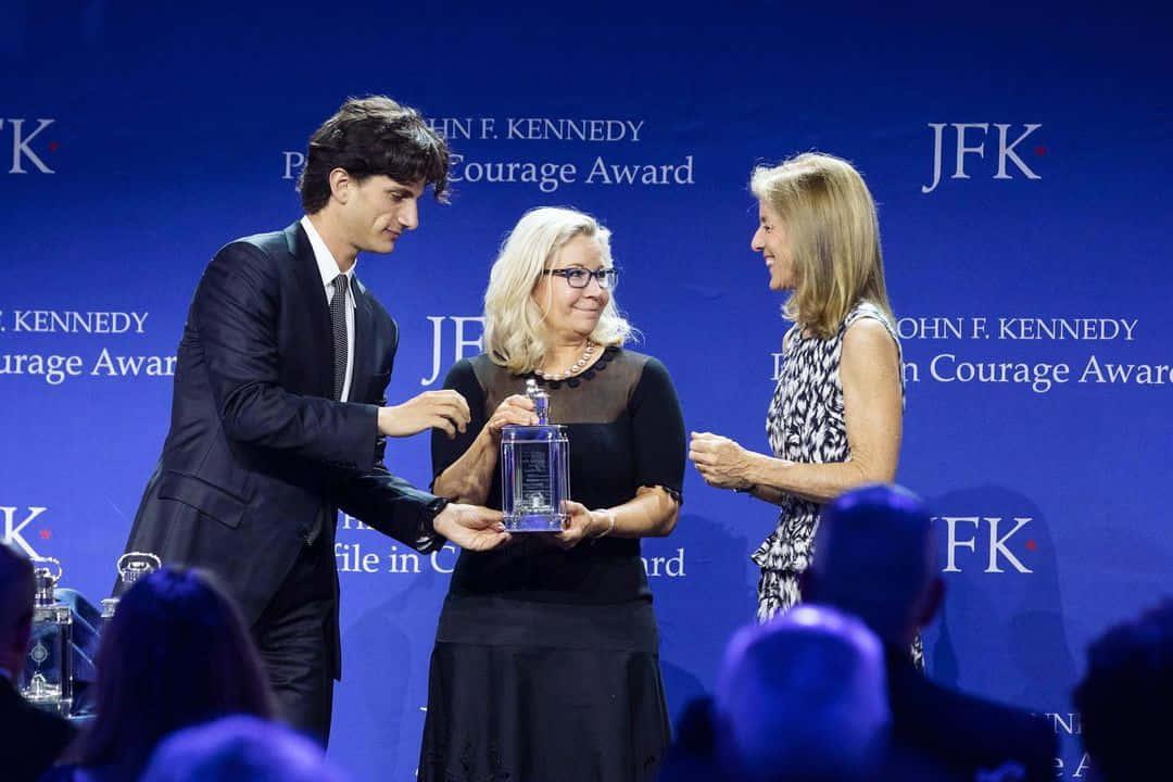Elizabeth Cheney Receiving Award Background