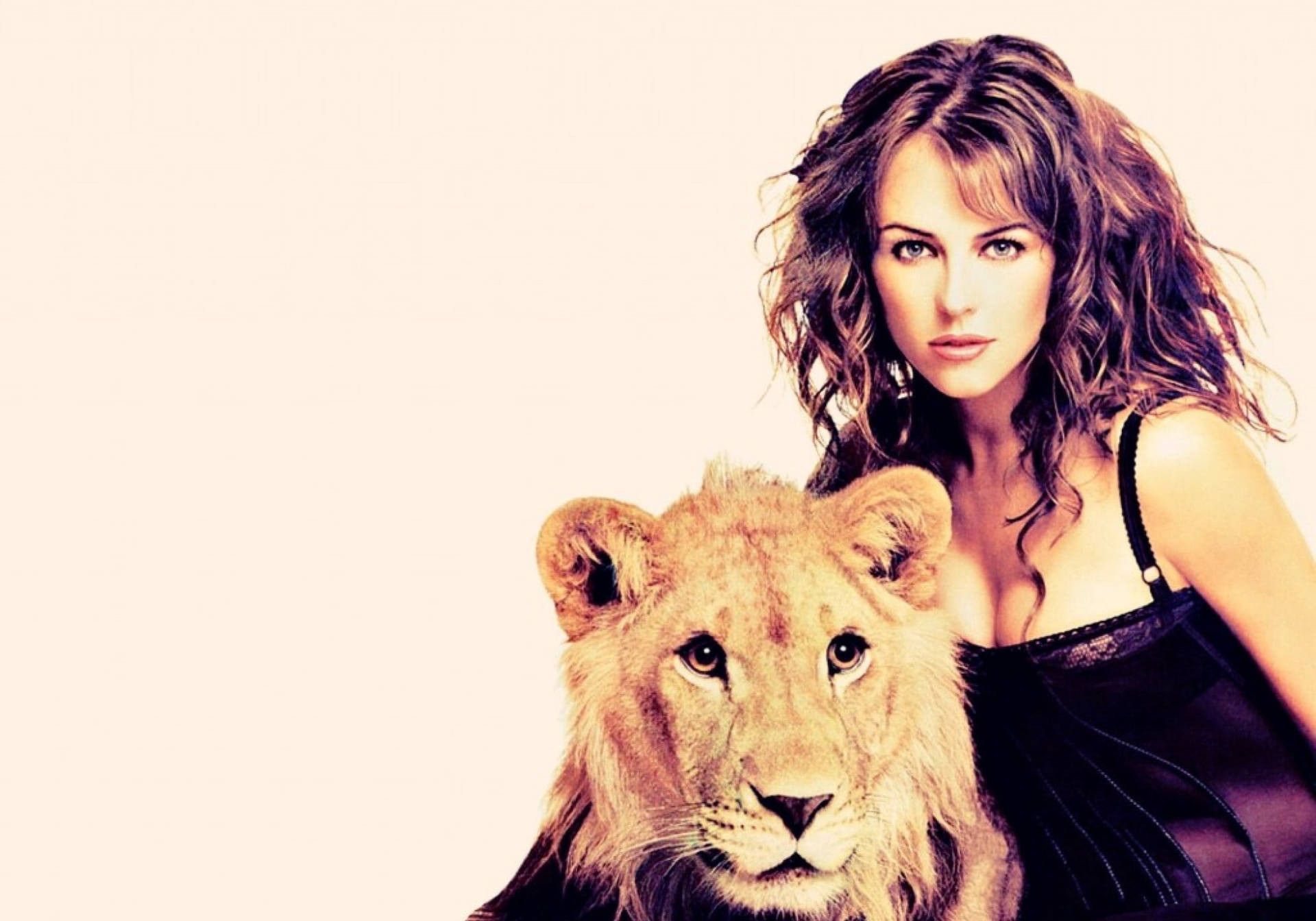 Elizabeth Hurley And Lion Photoshoot Background