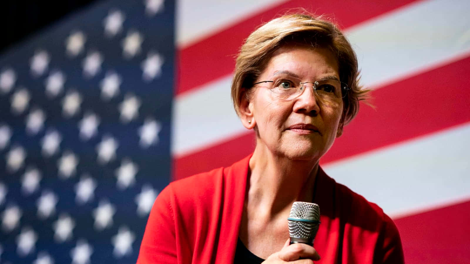 Elizabeth Warren Delivering A Speech Background