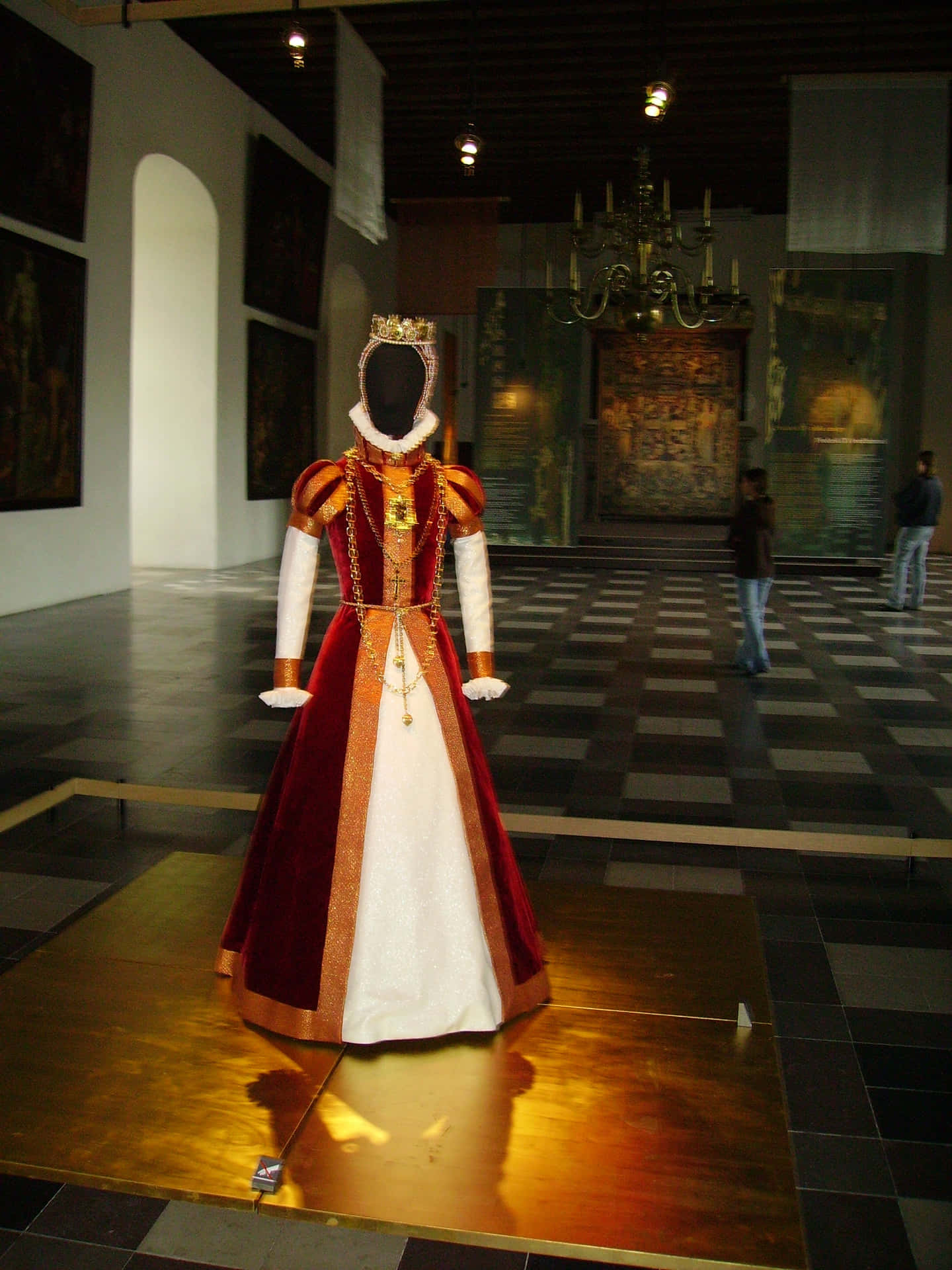 Elizabethan Royal Gown In Kronborg Castle