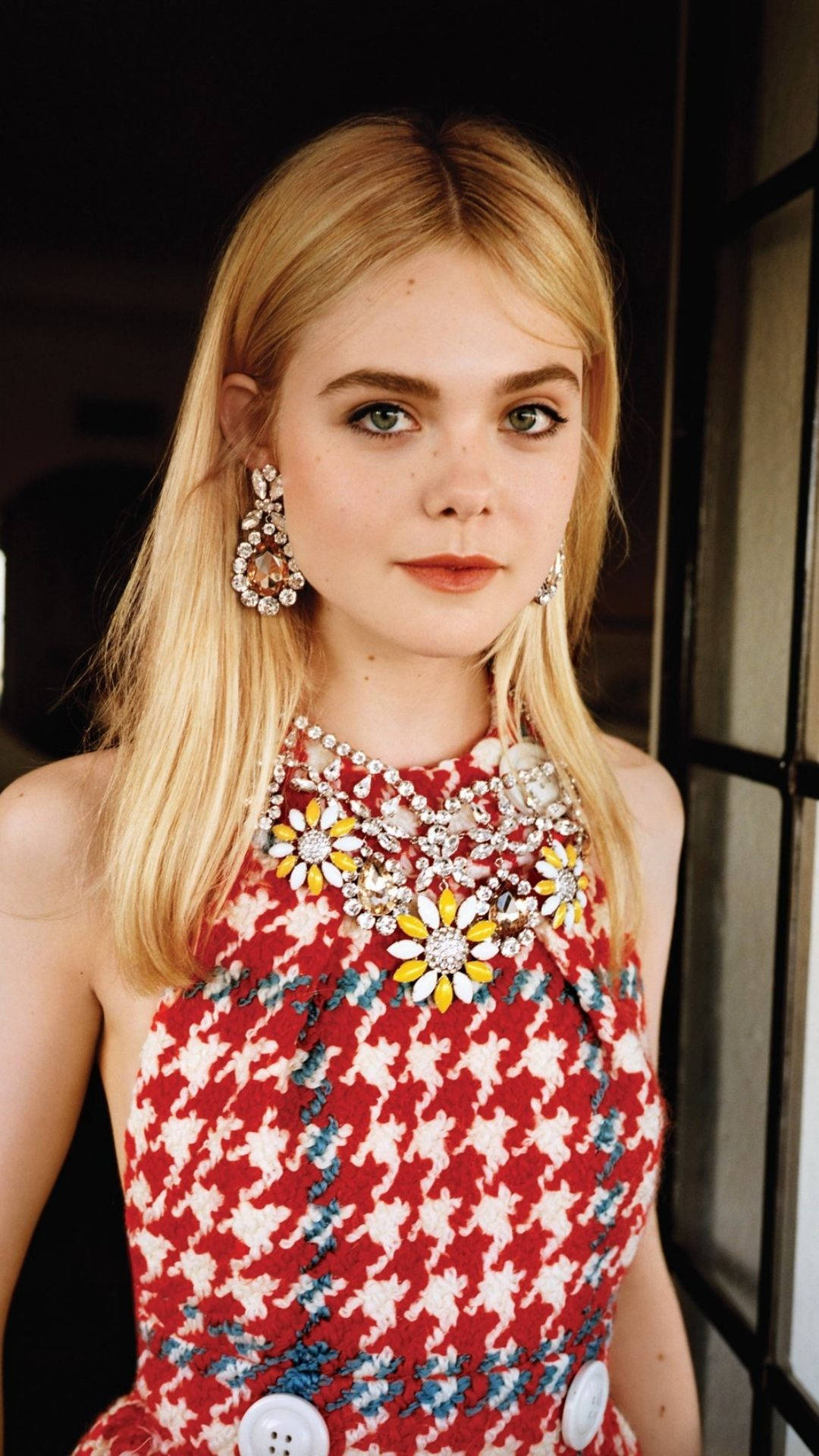 Elle Fanning Chic Style Background