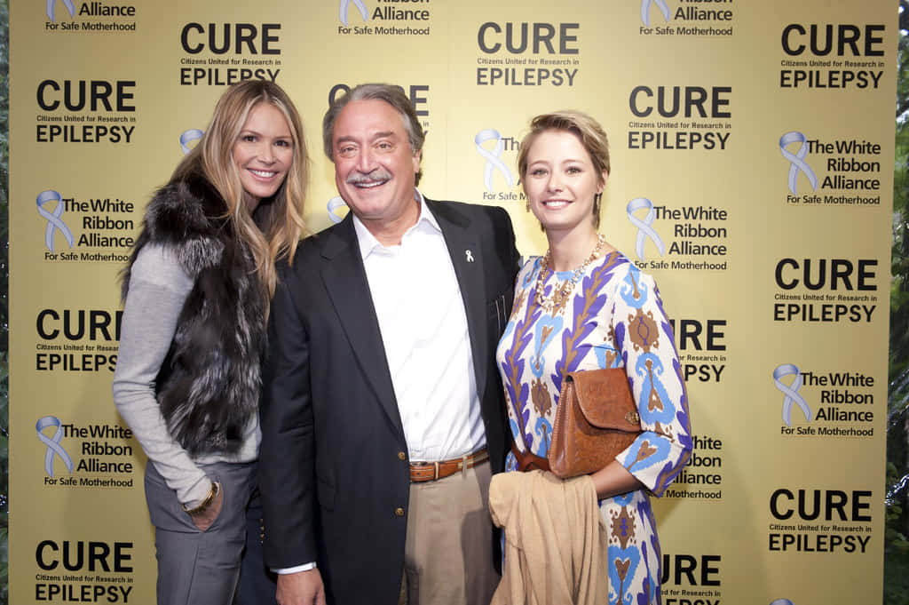 Elle Macpherson With Catherine And Alex Castellanos Background