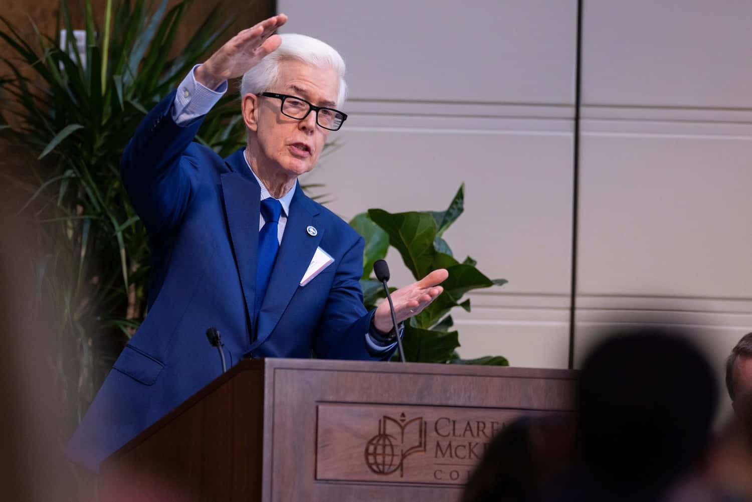 Eloquent Speakerat Podium