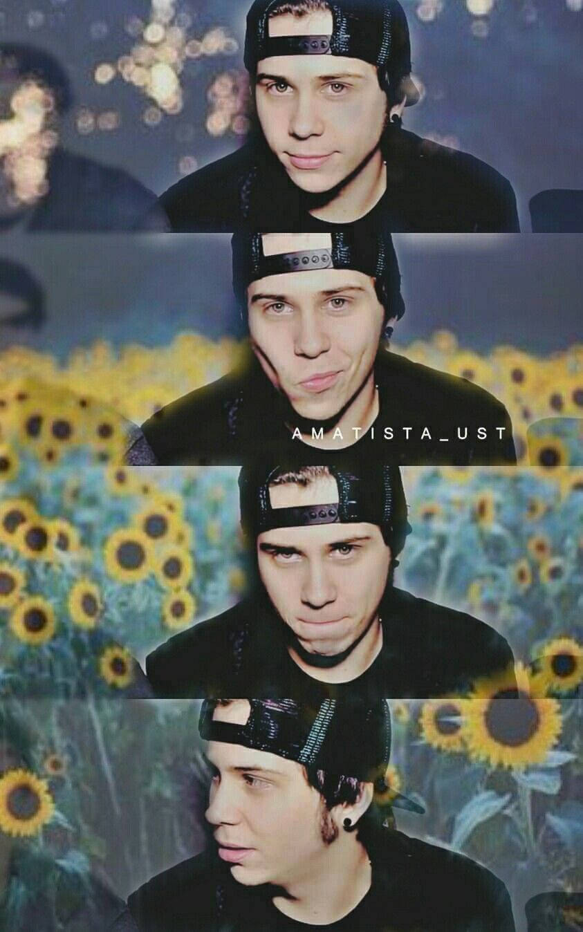 Elrubiusomg Enjoying A Colorful Sunflower Collage Background