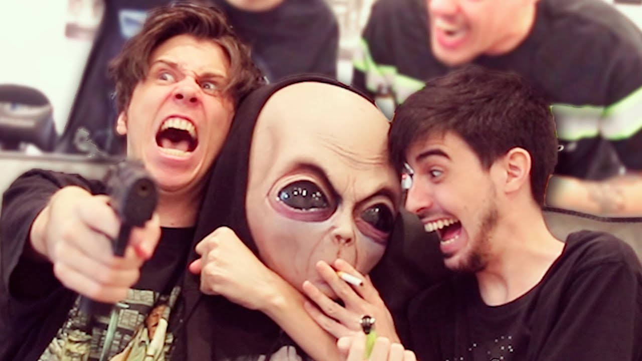 Elrubiusomg Taking On The Alien Challenge! Background