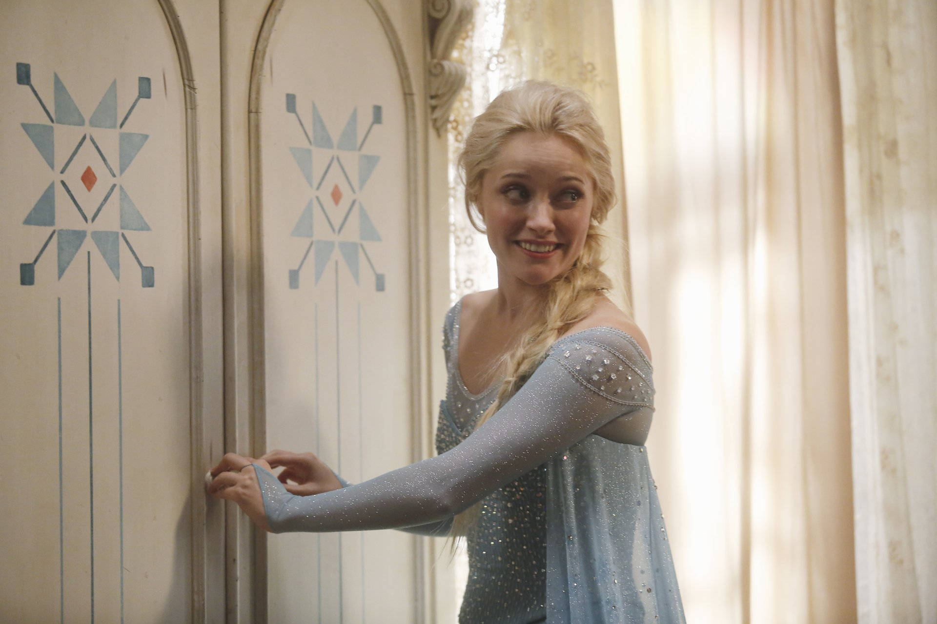 Elsa In Once Upon A Time Background