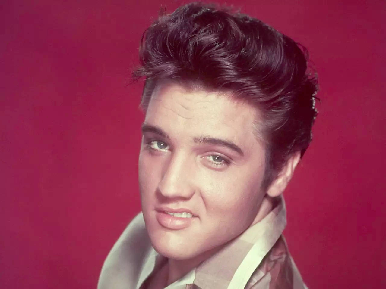 Elvis Presley Red Background Background