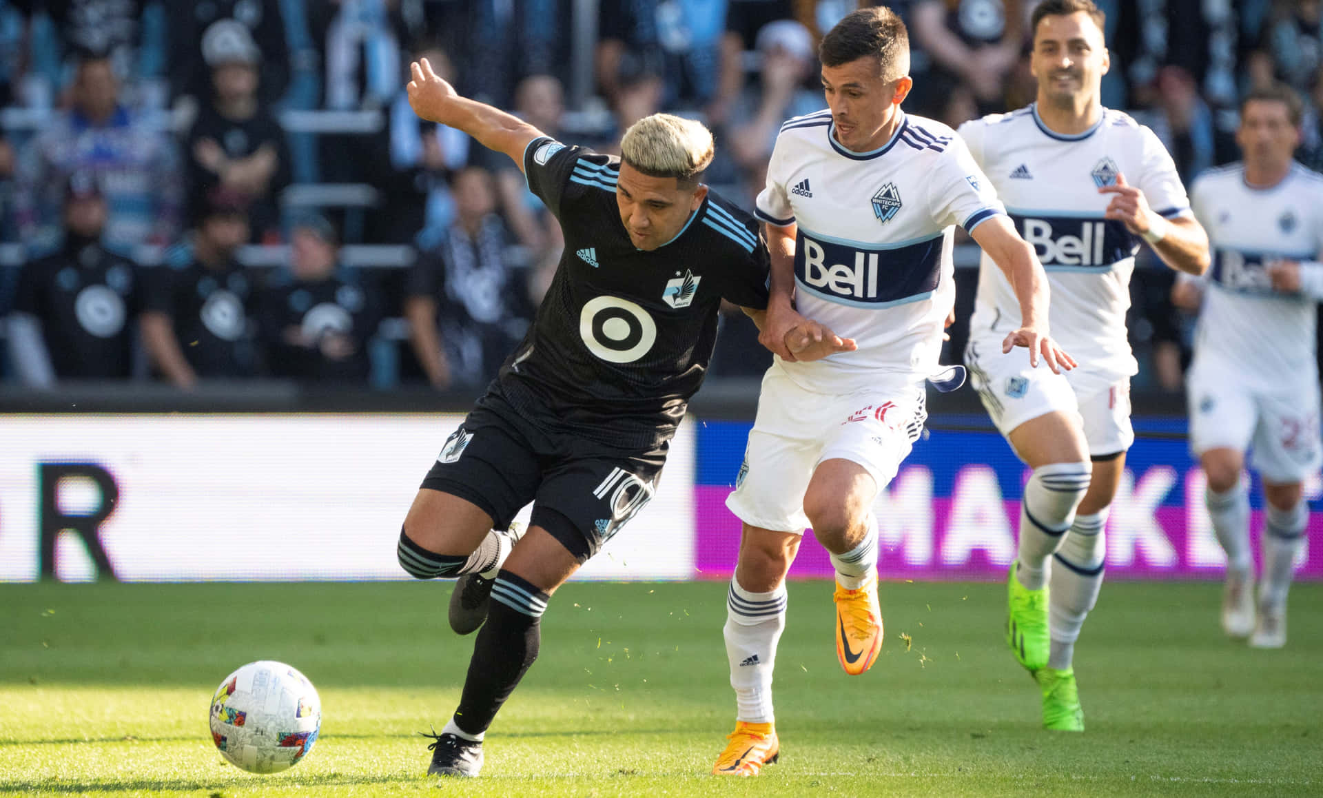 Emanuel Reynoso Against The Vancouver Whitecaps Fc Background
