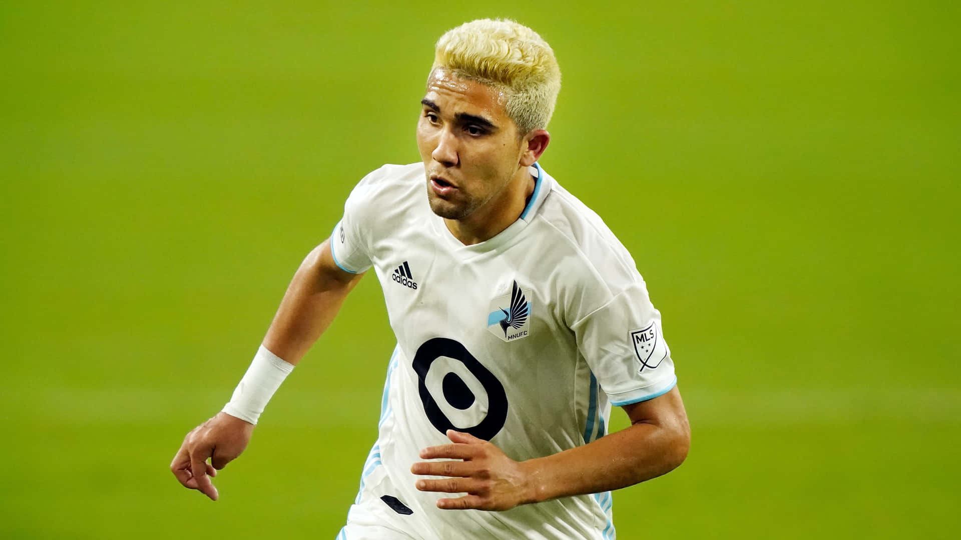 Emanuel Reynoso Blonde Hair Minnesota United Fc Background