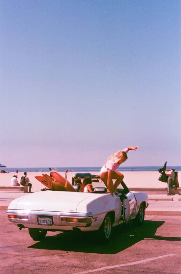 Embrace The 60s Aesthetic And Express Your Unique Style Background