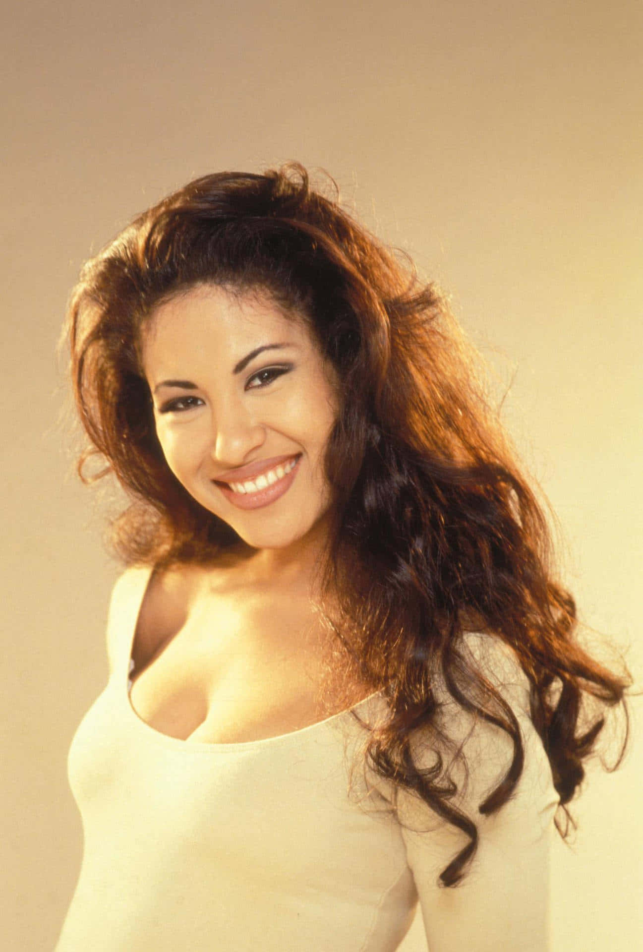 Embrace The Legend Of Selena Quintanilla Background